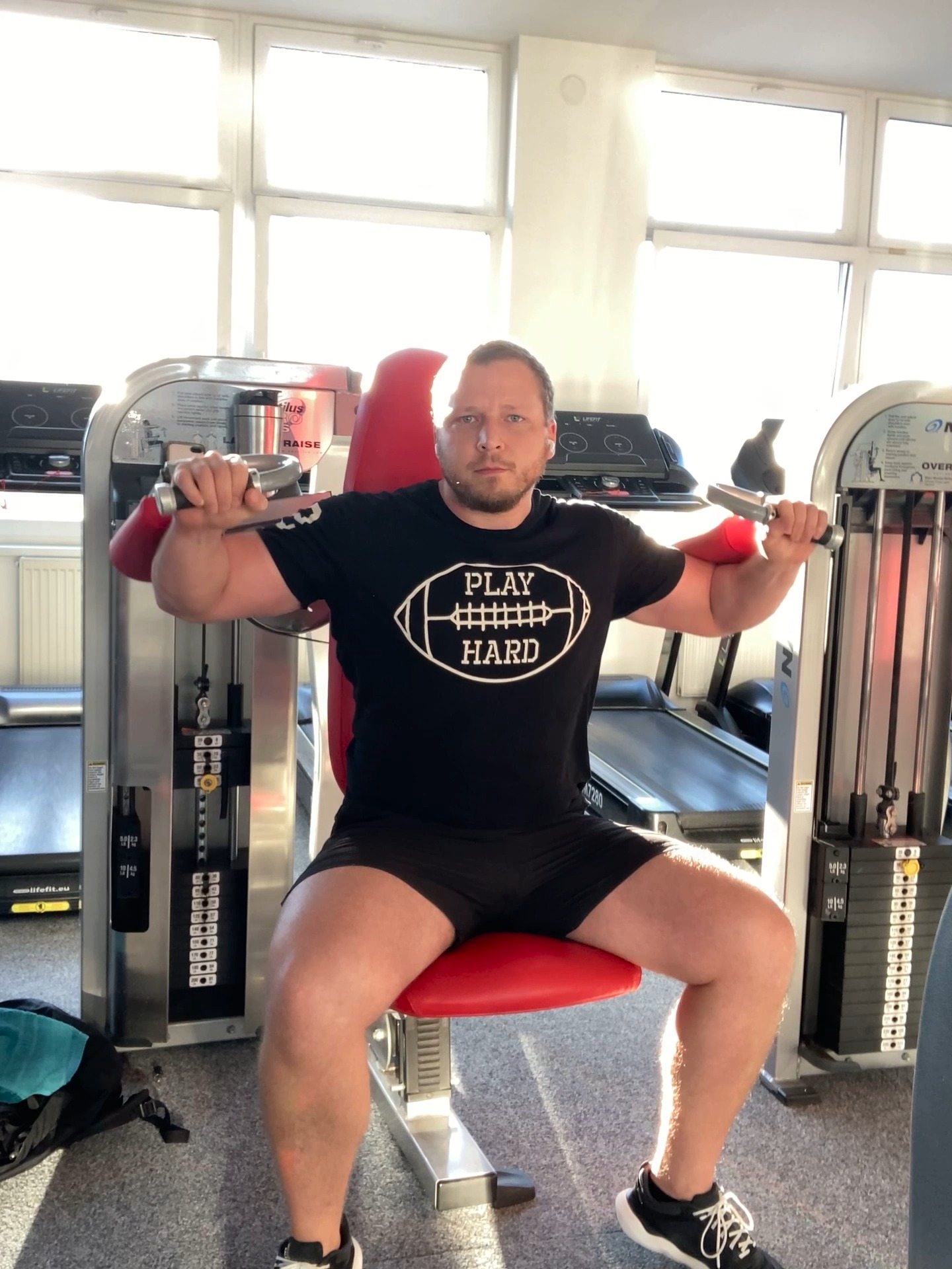 Tenhle cvik jsem nazval hobití tanec. Kdo viděl Pár Pařmenů, tak ví 😂❤️