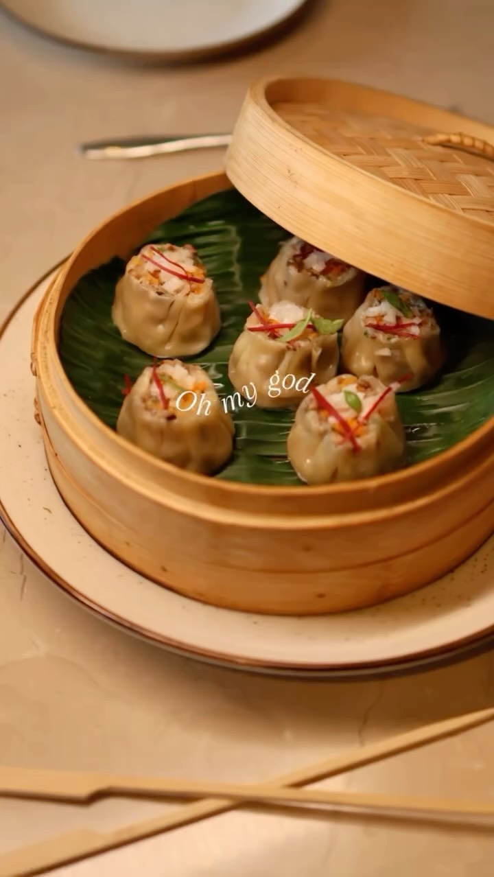 From first glance to last bite or sip, an OH MY GOD experience all the way✨
.
.
.
#grandmercuregoacandolim #accor #foodingoa #goafoodies #mellorestaurant #northgoa #southgoa #aestheticfoods #luxuryfood #goaplans
.
.
.
(Goa food, Restaurant in Goa, Good food, Drinks, Explore Grand Mercure Goa)