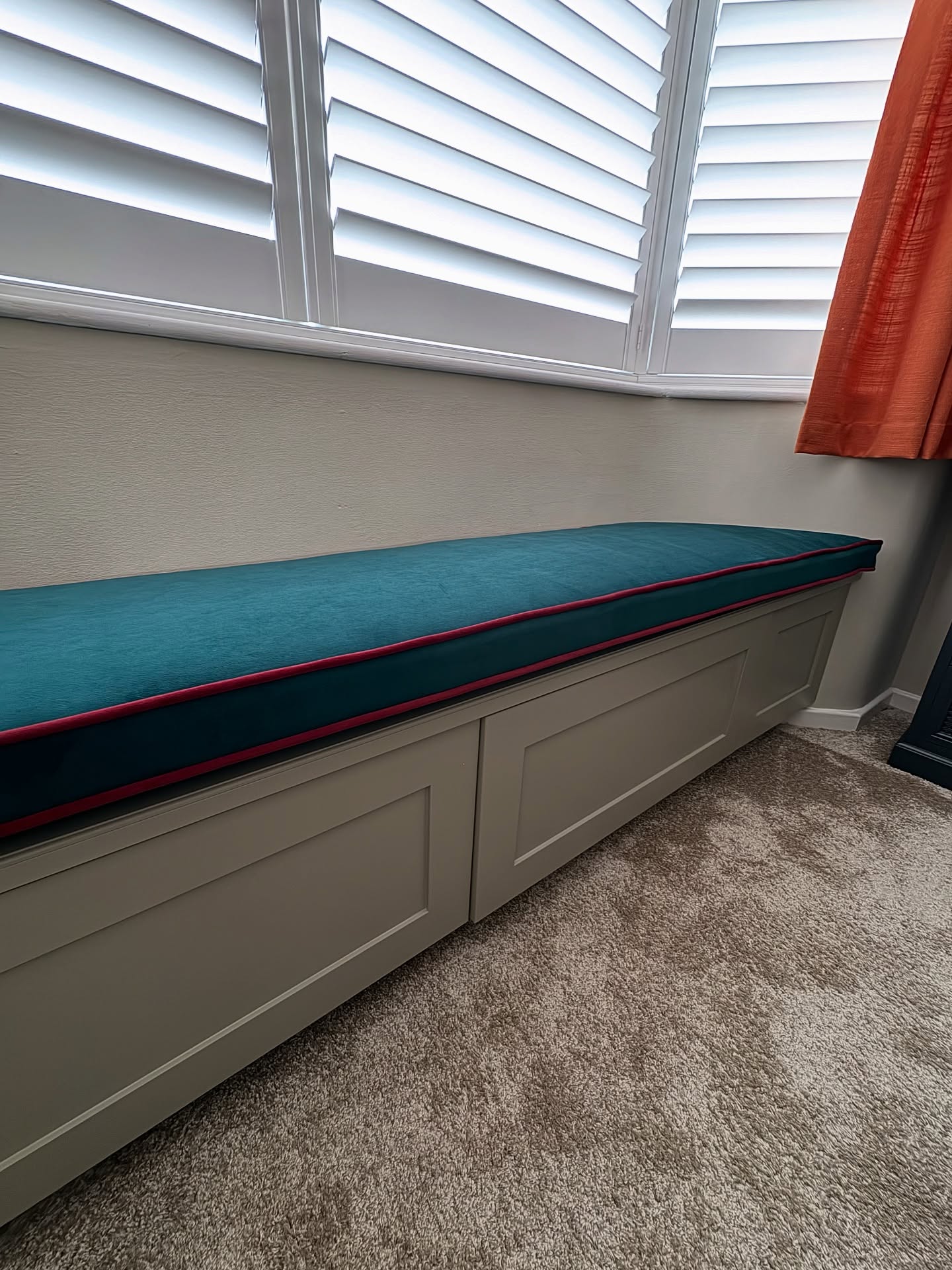 Recently delivered this rather large seat cushion to a customer who had been recommended to me by @corstonbespokeinteriors who had made all the bedroom fitted furniture in this room. There was building work being done so we delayed delivery of this velvet seat cushion to avoid building dust! Great furniture and a lovely finishing touch of this cushion for a cosy bedroom. #baywindowseat #windowseat #windowseatproject #seatcushion #bedroomscheme #cheltenhaminteriors #cheltenhamlife #velvetseatcushion @warwickfabricsuk plush velvet #plushvelvet Inner from @gbfoam