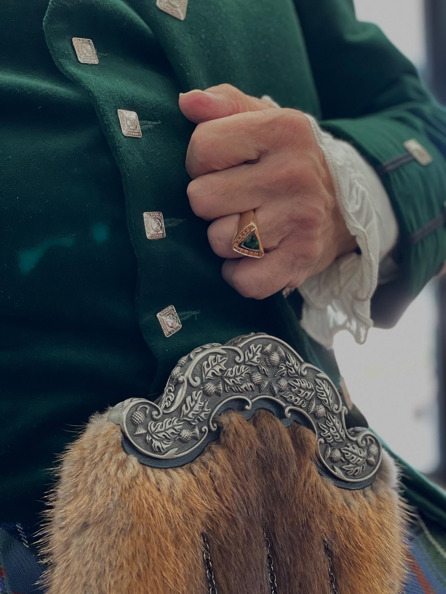 The ‘Highlander’ — a magnificent green tsavorite crowned with mandarin garnets and outlined by handcarved milgrain. Custom designed for a member of the NH Highland Games with gemstones representing the tartan colors of his clan, MacFarlane. Bonnie Braw beautiful it is, Aye?
🏴🏴🏴
📣Check out the NH Highland Games & Festival this weekend, Sept. 19-21, at Loon Mountain! A treasured & time-honored celebration of Scottish heritage, the Games have something for everyone, from stone-lifting to whisky sipping. And men in kilts 😉🏴🏴🏴
@nhscot
.
.
.
#bonnie, #tsavorite, #garnet, #gemstones, #trillion, #14k, #gold, #mensring, #customdesign, #customrings, #goldsmith, #tartan, #scottish, #highlander, #highlandgames, #nh, #newhampshire,
#loonmountain, #livefreeandshine