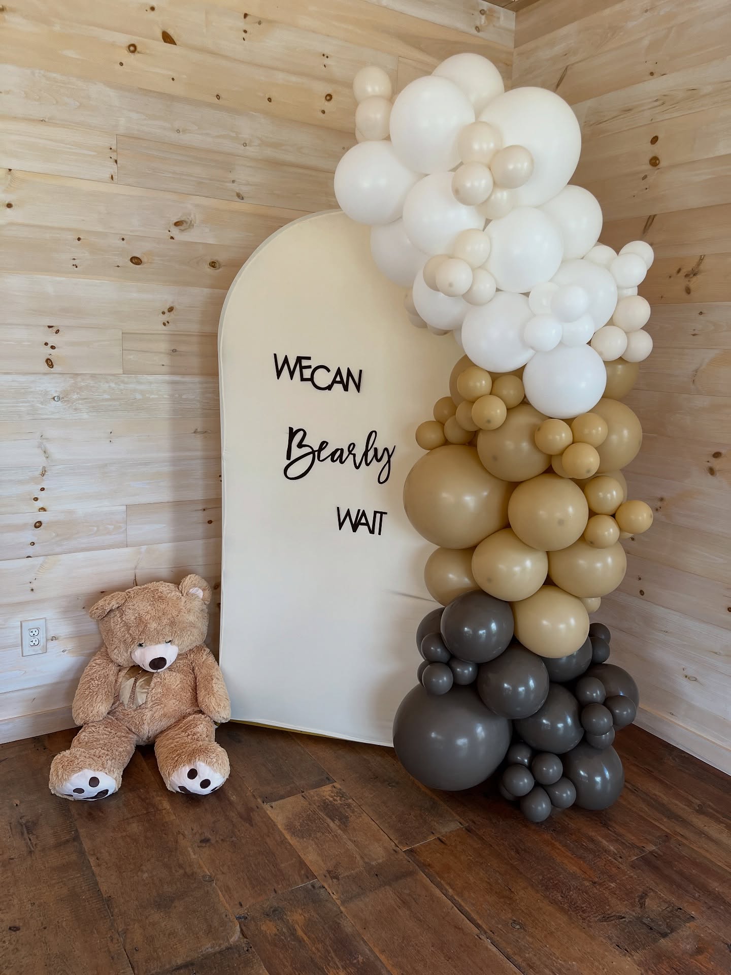 We could bearly wait to be a part of this baby shower! 🐻🧸
#balloondecoration #balloons #balloongarland #maineballoonstylist #maineballoonartist