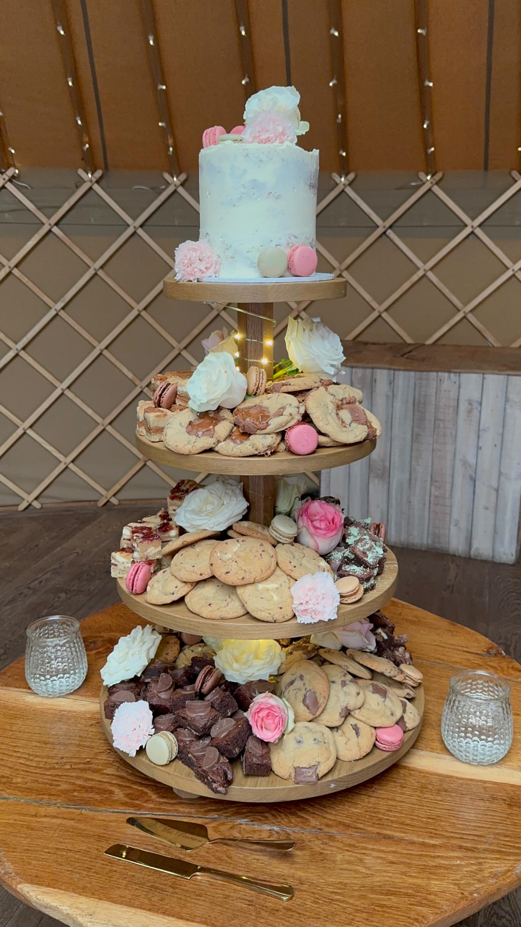 This one got so many people talking, wedding couples and wedding vendorsâŚ
We havenât changed our minds on this, we still bring our own foodâŚwhy? Because it works so much better for us.
Of course we are grateful for the offer and understand that other suppliers need a meal, but for us, bringing our own food enables us eat when we need to and also fit it around a childâs routine.
Itâs our personal preference and from experience we prefer it đŞđť
However we will never turn down a coffee âď¸ âĽď¸
#DerbyshireWedding #DerbyshireWeddings #DerbyshireBride #DerbyshireWeddingSuppliers
#PeakDistrictWedding #EastMidlandsWedding #GettingMarriedInDerbyshire