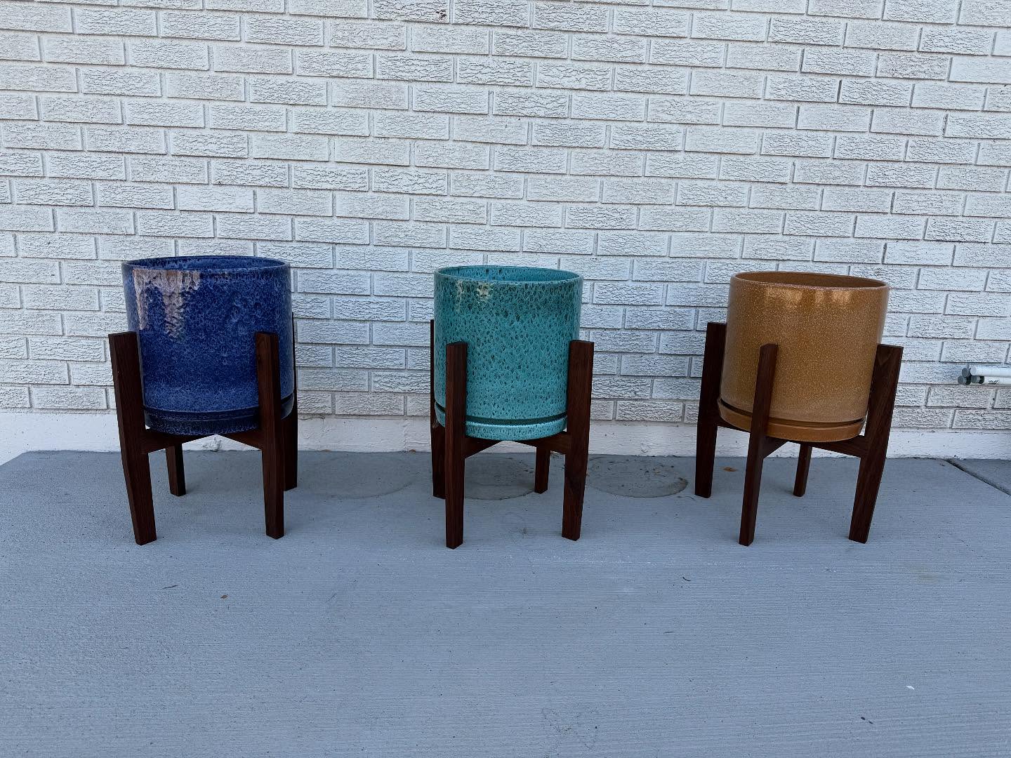 Dropped off these 3 custom walnut planter stands to a client this morning and they really help those containers pop!
Reach out if for your own custom planter stand 🪴
#homadewoods #woodworking #planterstand #woodplanter