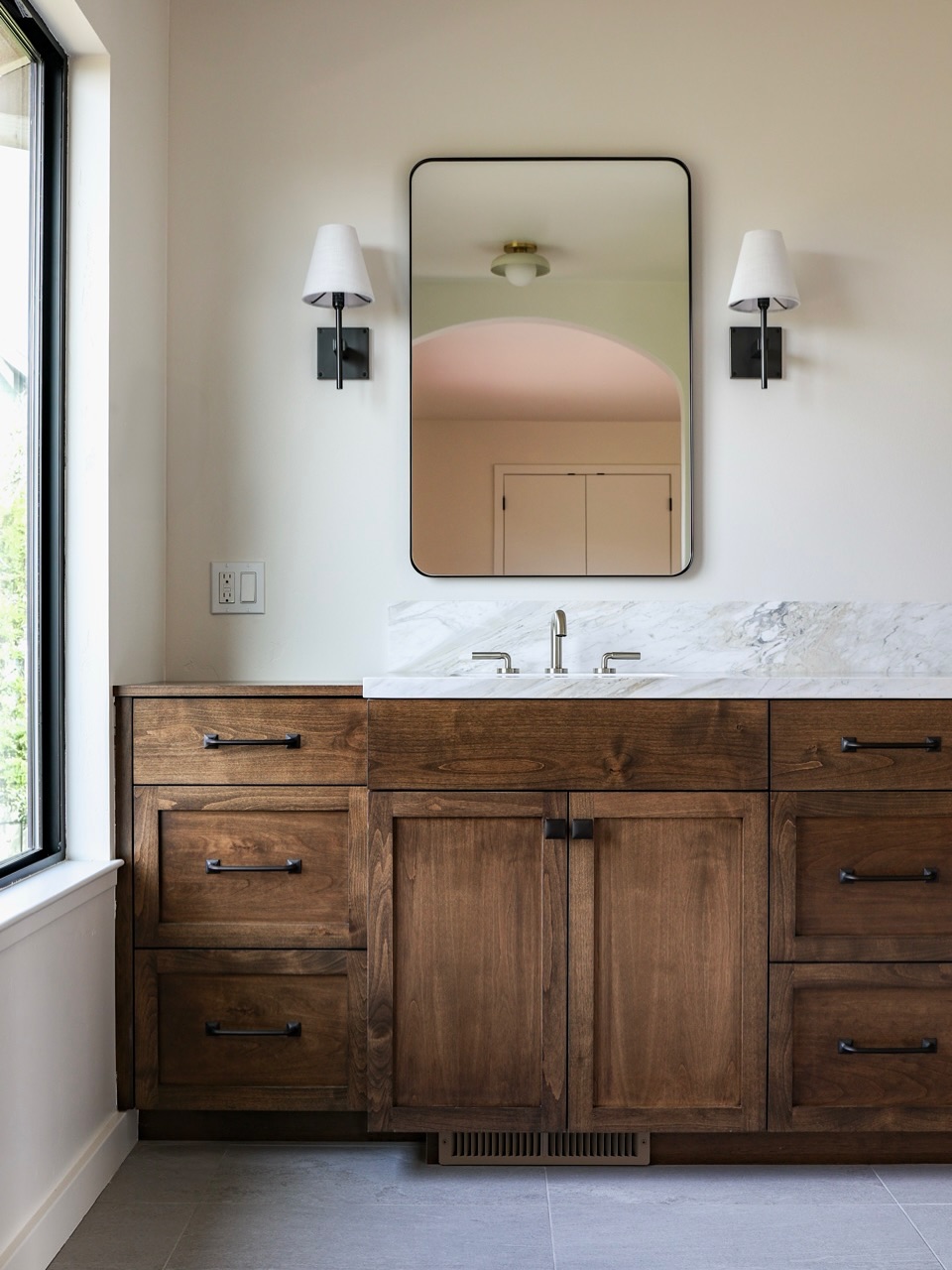 an arched entry to this classy, rich walnut vanity is so satisfying!
photos by @b.ritt.back