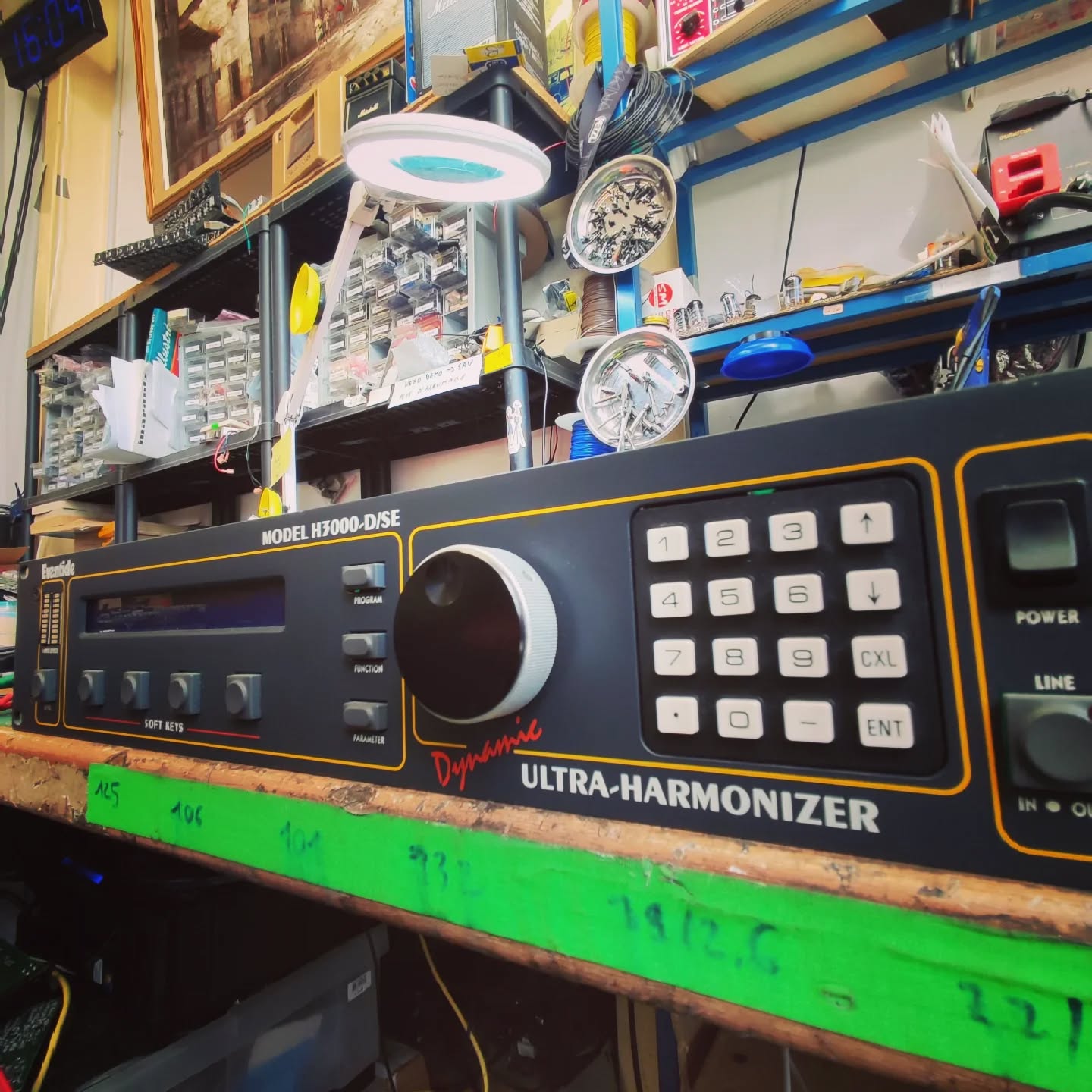 Incroyable eventide h3000 !
#electronicrepair
#audiorepair
#workbench
#eventideh3000
#coffee