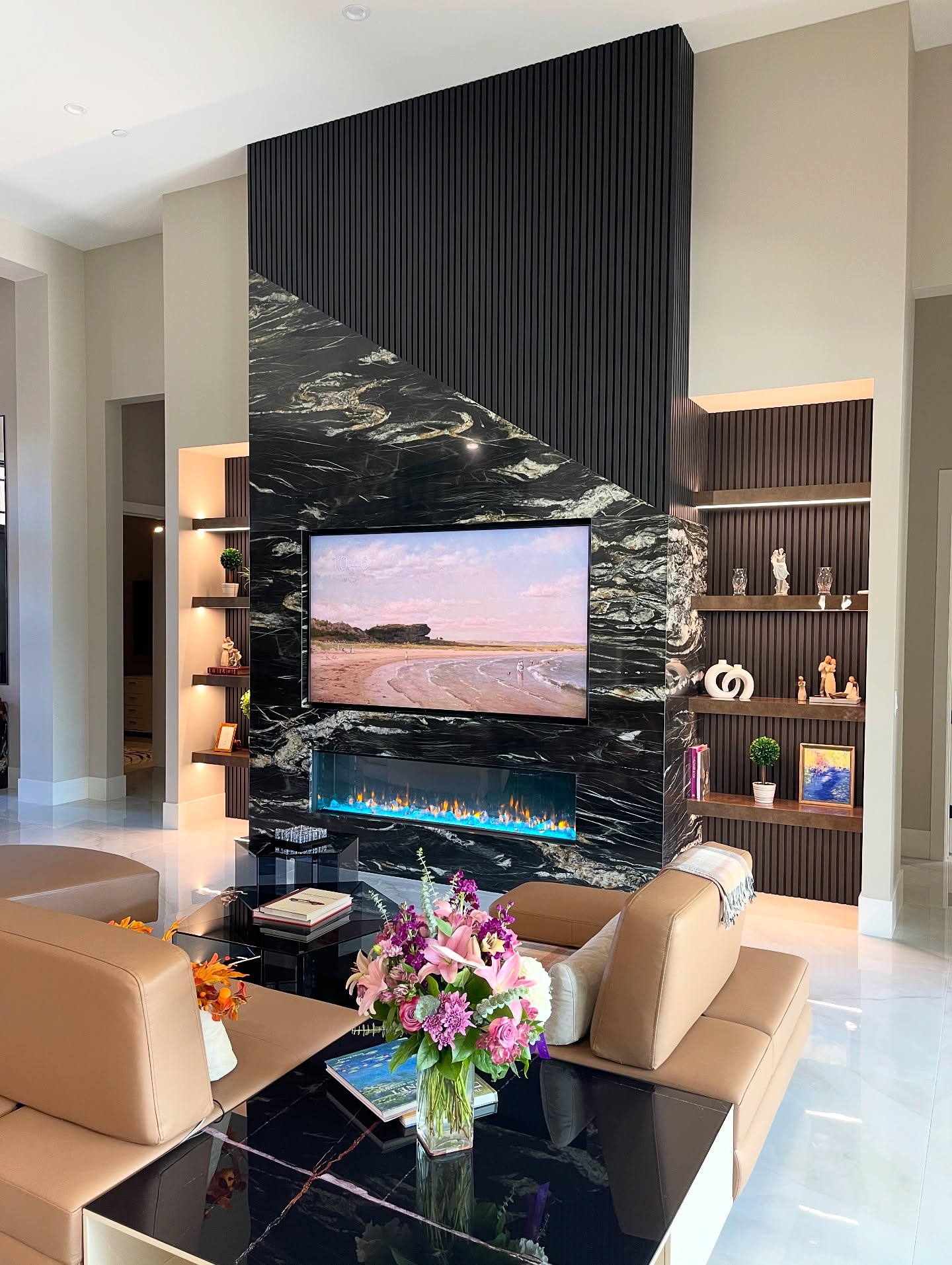 Drooling over this fireplace feature 🤤
Huge shout out to the incredible carpenter and fabricator who brought my vision to life 🙌🏼🫶🏼