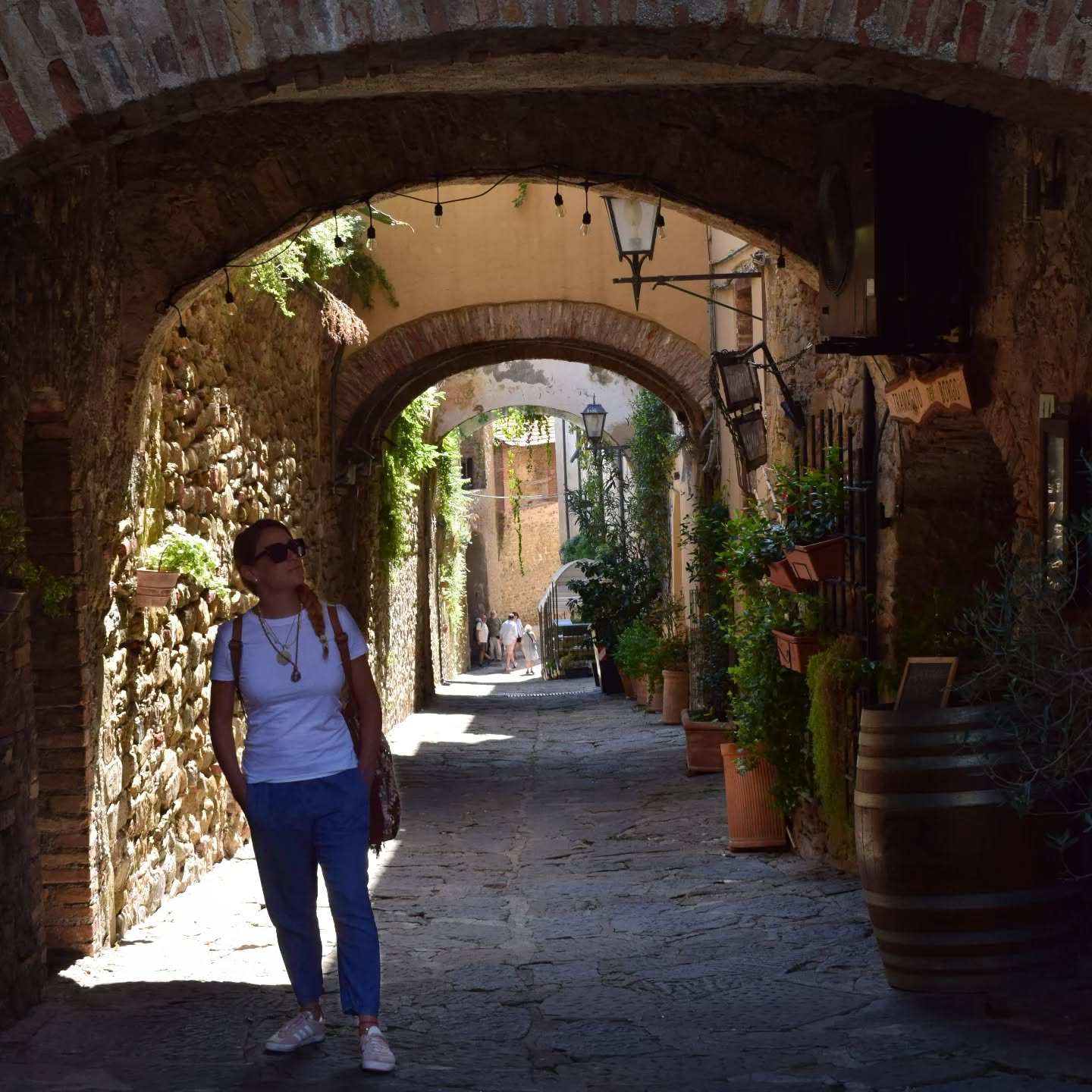 L’amore unisce, non separa.
Amarsi davvero inizia con un passo semplice ma potente: conoscersi.
Per anni ho cercato di “migliorarmi”… ma in realtà stavo solo cercando di cambiarmi. E sai cosa ho capito?
Che dove c'è separazione da sé, non può esserci amore.
Amarsi significa ascoltare il corpo, accettare le nostre trasformazioni, accogliere anche ciò che ci rende diverse.
💆♀️ E il corpo può essere una porta d’accesso profonda:
Il nuovo trattamento "RADICI & ALI" nasce per guidarti nel viaggio più importante di tutti…
Quello verso te stessa.
✨ Ti va di iniziare da un gesto semplice ma potente per iniziare ad amarti?
👉Vai sul mio sito www.valentinadalrio.com alla sezione EVENTI e fissa una CALL GRATUITA di 30 minuti per scoprire se fa per te
#Amarsi #Radici&Ali #FemmininoSacro #CrescitaPersonale #TrattamentiOlistici #AmoreVersoSé