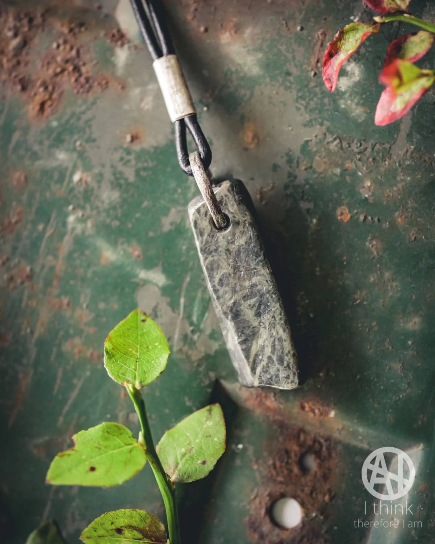 Necklace with a handformed marble rock found here in northern Sweden. Details in sterling silver with a leather cord.
.
#wabisabi #wabisabimaker #rockcarving #stonecarving #contemporaryjewelry