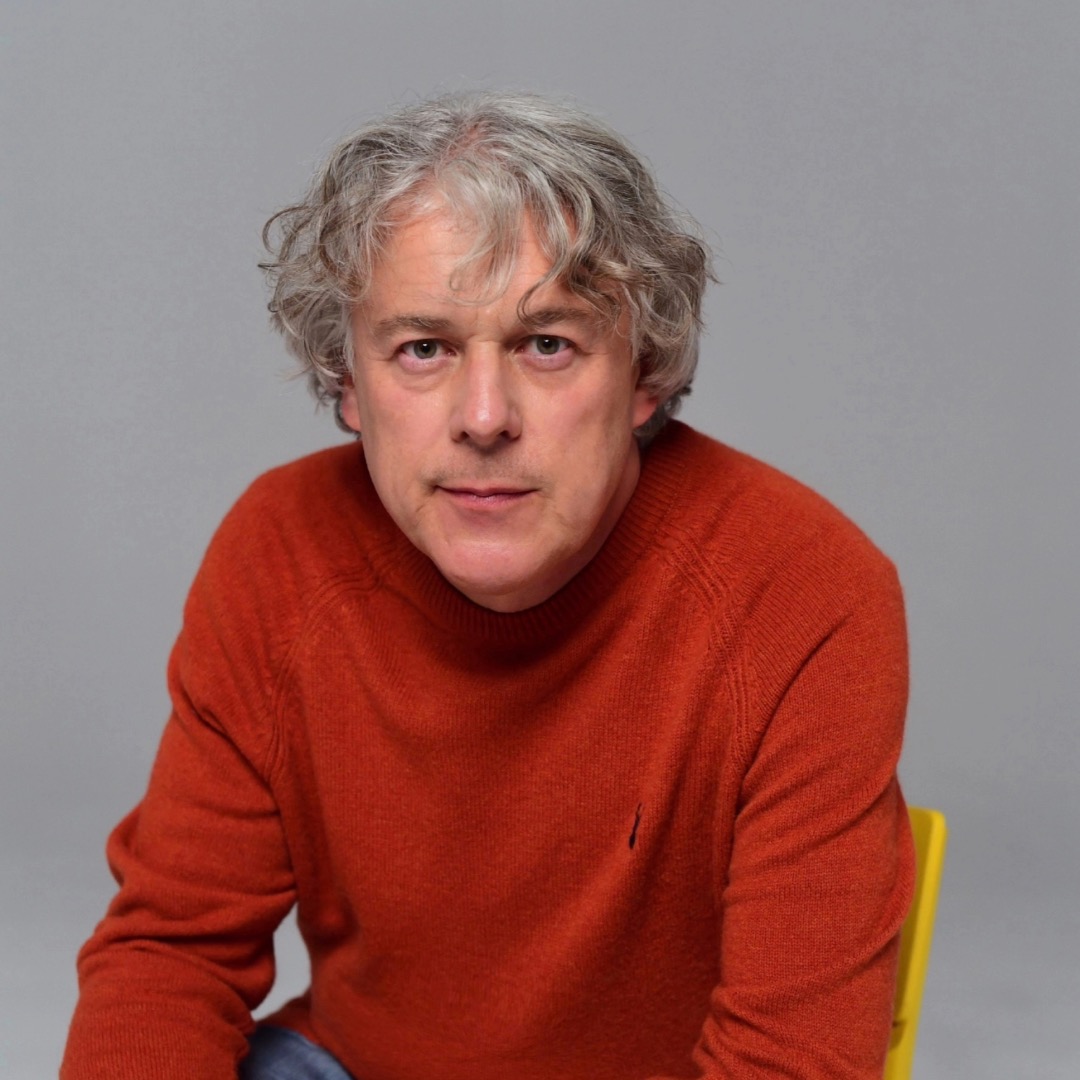 📣 We're getting ready to welcome actor, writer, presenter & stand-up comedian, Alan Davies, to Skern at 7.30pm, where he'll be talking with The Voice radio host, Laura James, about his new book White Male Stand-Up🎪
Have you got a ticket? 🎟
🎗Chichester Developments
📸 Tony Briggs
#alandavies #skern #appledore #tickets