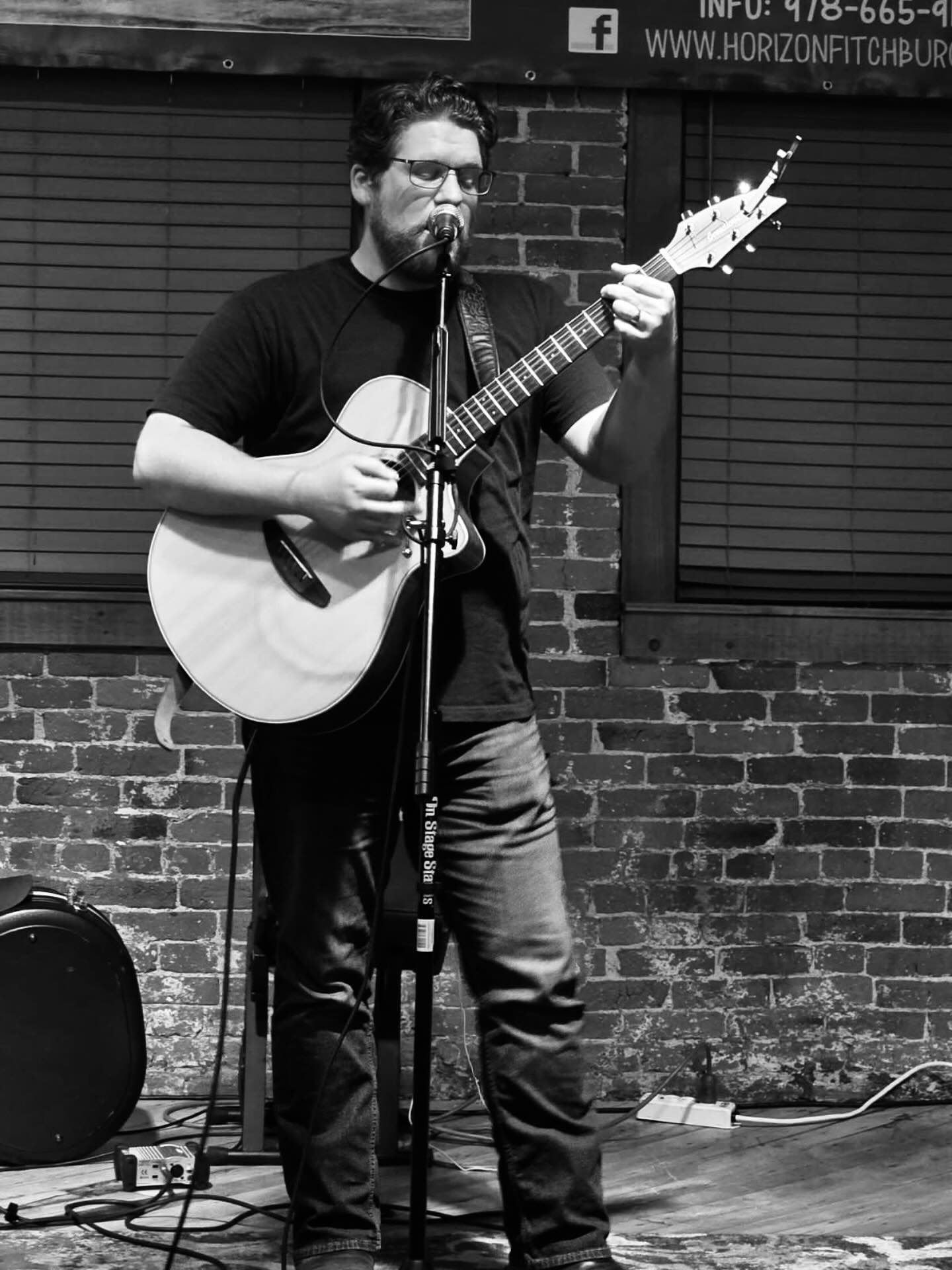 Thank you 3rd Floor Coffee House for another great night! It was wonderful worshiping the Lord together with such awesome folks - and even more special since I got to share the night with my brother @kickknowledgeofficial 🙌🎸🎤💯 Already looking forward to next time!