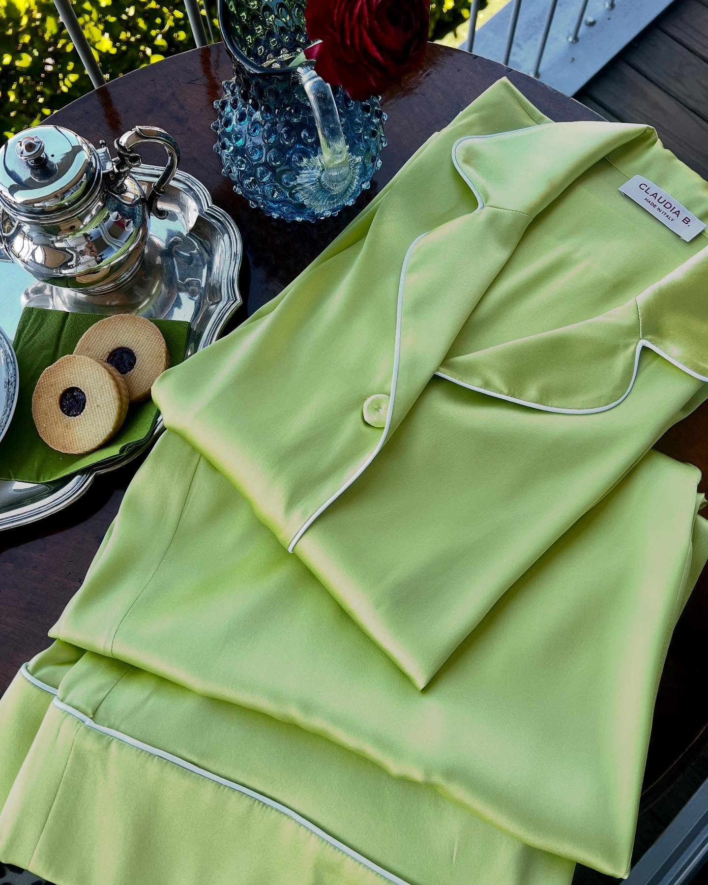 Silk Pijiamas.
Raso di Seta, leggermente elasticizzato per una migliore vestibilità. Prodotto in Italia in laboratori sartoriali. Personalizzazione. Più di 32 colori.
Per info, contatti in DM.
#seta #sartoriale #luxury #personalizzazione #exclusive #solotuo #handmade #silk #comoloke #wellness #homestyle #art #beauty