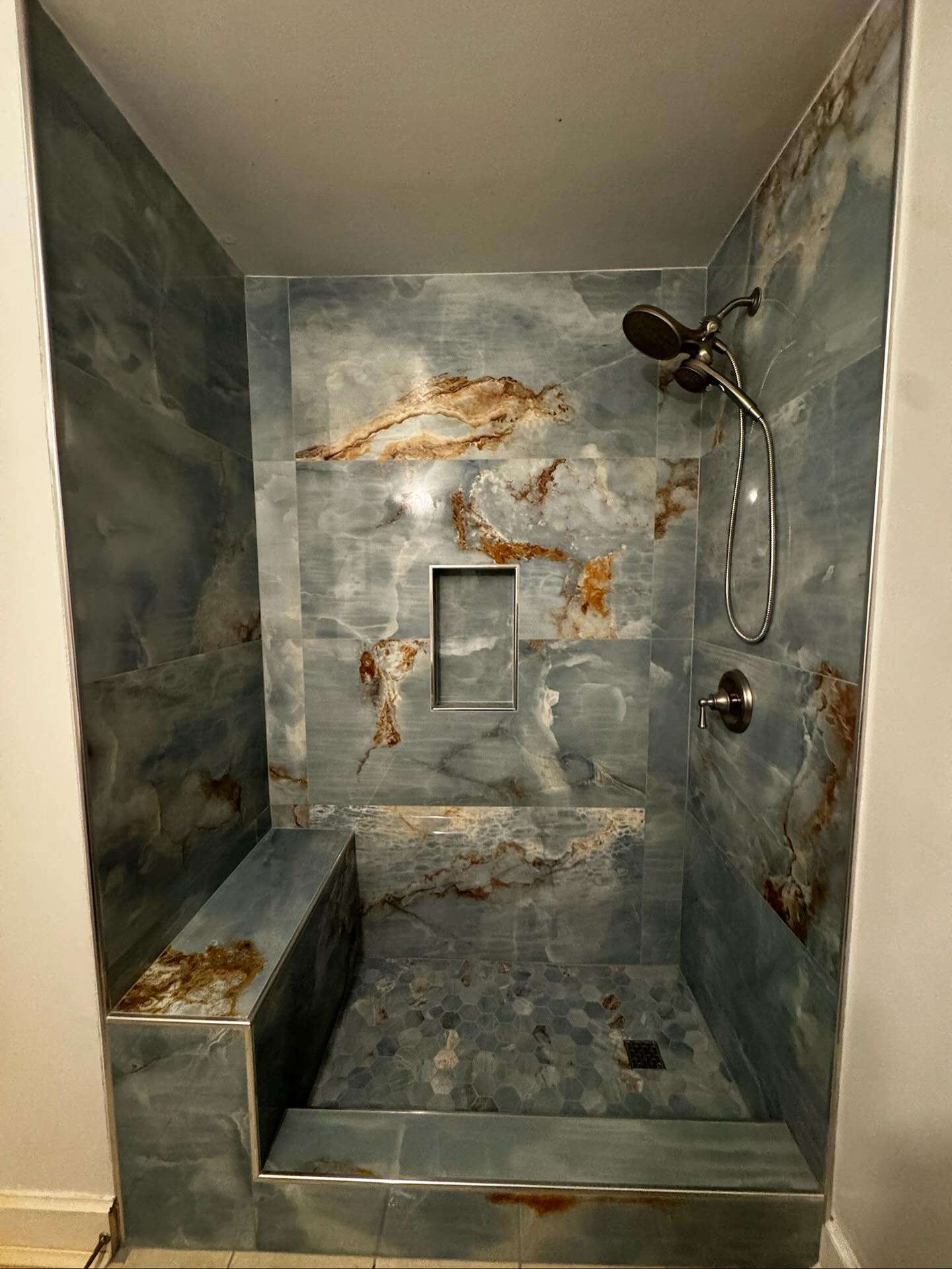 Tub to shower conversion 🚿
-tub demo and haul away ✅
-tub demo and conversion to standing shower ✅
-New Schluter waterproofing system ✅
-New tile on shower wall large format ✅
-New mosaic for shower floor ✅
📆Call or text to schedule your free appointment today from mon-sat 9am-6pm
📲(202-945-8606)
📧frvremodeling@icloud.com
#kicthenremodel#backsplash#contractor#installationmadeeasy#generalcontractor#houseremodeling#bathroomremodeling