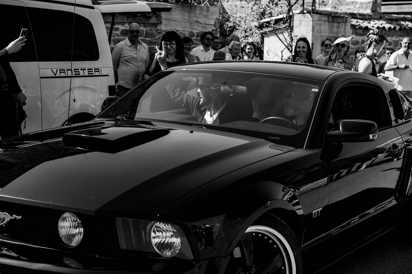 Pas de pose, juste l’énergie du moment 🤘🏻📸
#weddingphotography
#weddingphotographer
#documentarywedding
#weddingreportage
#authenticwedding
#storytellingphotography
#photographemariage
#photographemariagelyon
#mariagelyon
#mariagefrance
#frenchwedding
#weddinginfrance
#goldenhourphotography
#weddingdetails
#mustang