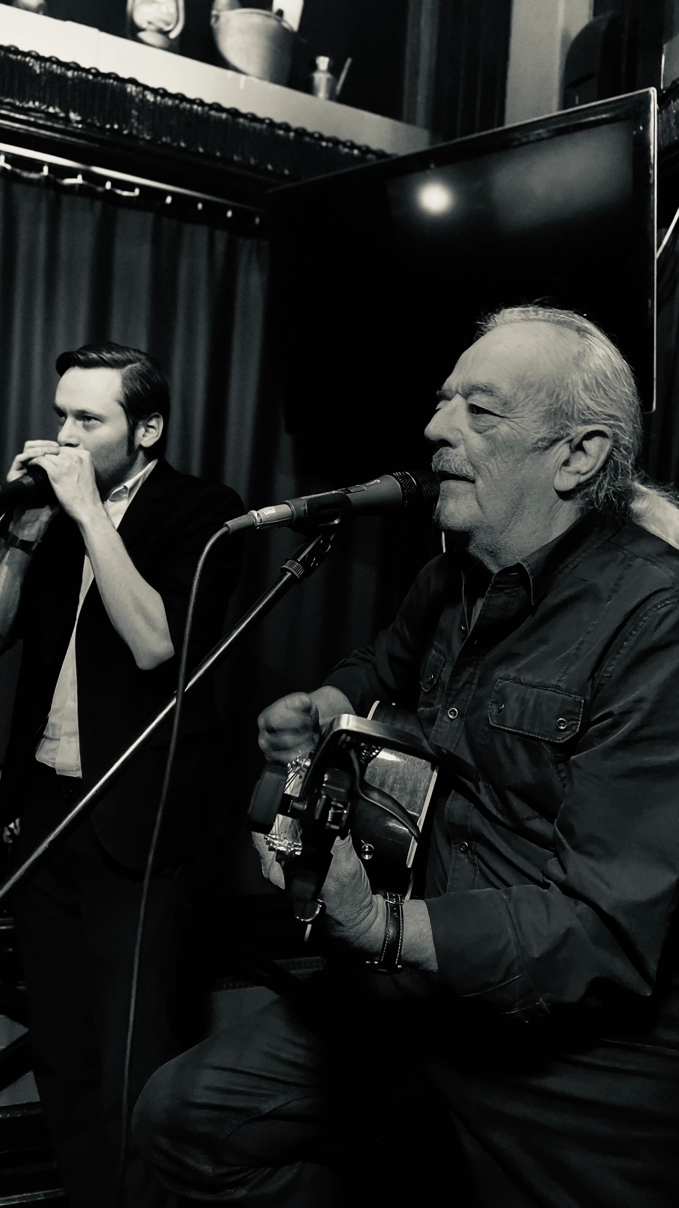 ๐ ๐ฐ๐๐ฒ๐ฒโ๐โ๏ธ
More throwback pics from our time at McGeeโsโฆ
Stay tuned โ more stories to come! โจ
#throwbackthursday #livemusic #openmic #memories