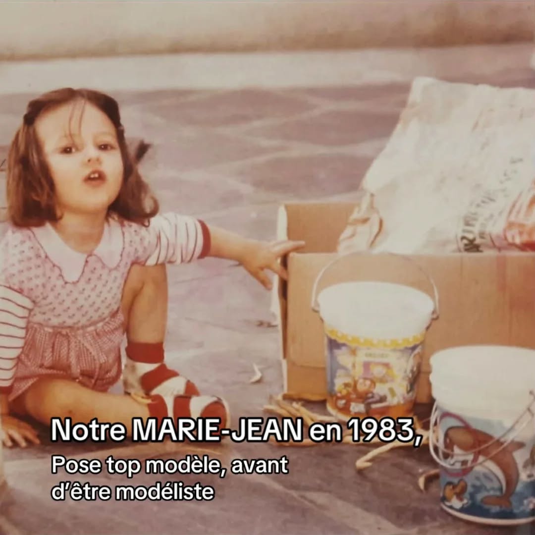 Chez nous , les souvenirs d'enfance font vivre passion et savoir-faire
Présentations:
Marie-Jean : super modéliste ++
Xaviera : couturière au top ++
Nathanael : formidable couturier finition main ++
Élodie : pétillante couturière finition ++
Annamay : étincelante couturière ++
Hortense : Dynamique chef de projet ++
Annick : Magnifique couturière ++
Bastien : sensas' responsable de site ++
Maïssen : enthousiaste et souriante alternante ++
Et à nos timides aussi : vous êtes tout aussi fantastiques <3