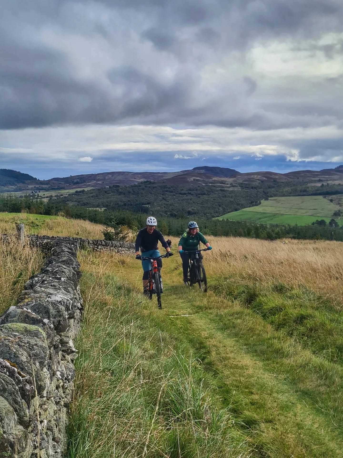 Day 1 guiding Perthshire Hills trip - although we cheated a bit (more) as Pitlochry youth hostel do bag drop, so we didn't really carry much kit! 😅 Proper princess packing 😅
A cracking day with big hills and big views - plus a decadent hot chocolate stop at @iainburnettchocolatier
.
.
.
#bikepackingadventures #bikepacking #bikelife #bikepackingscotland #adventure #adventurebybike #cyclescotland #cyclinglife #perthshiregravel #Perthshire #Scotland #scottishgravel @pkcountryside