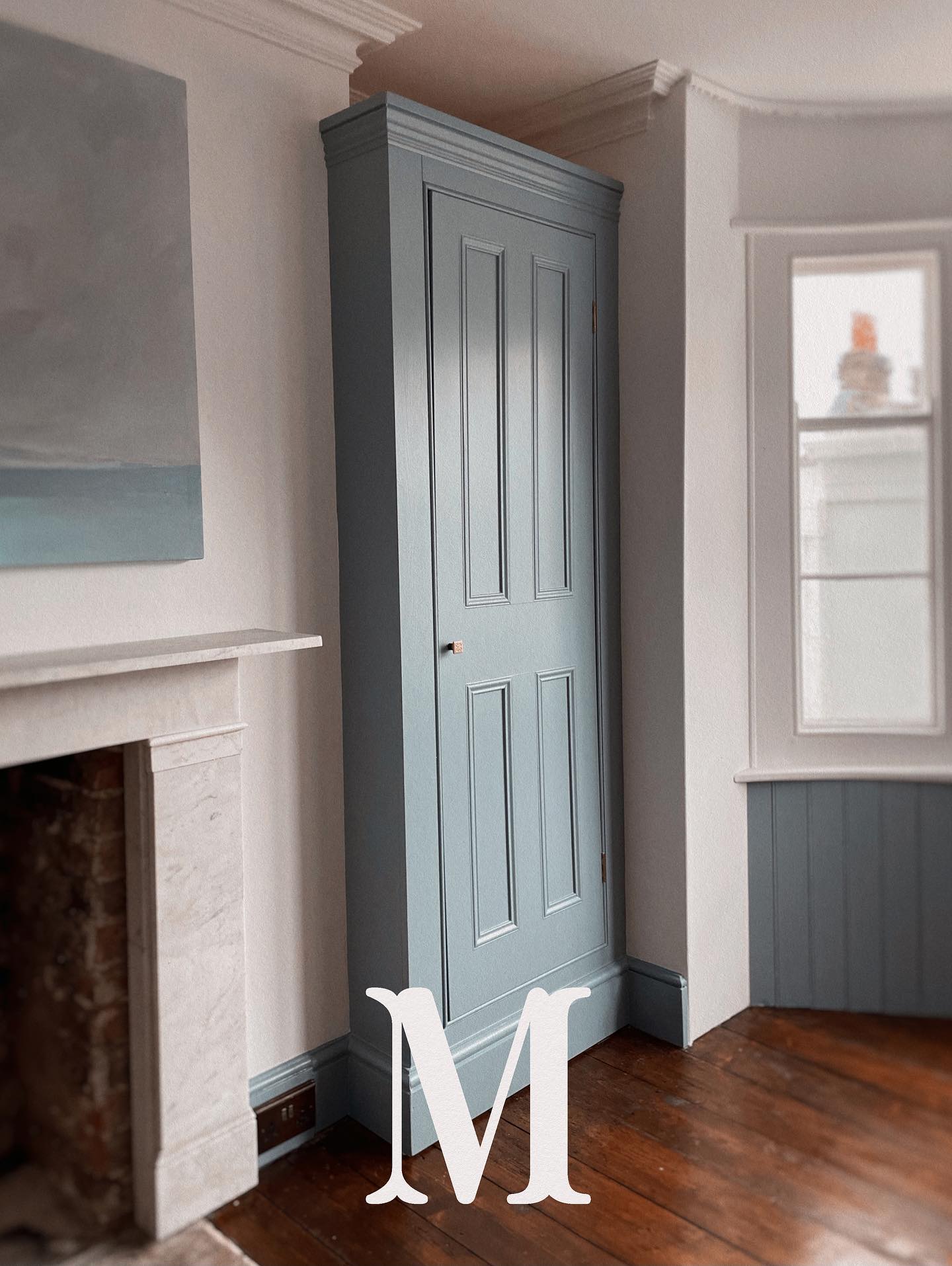 Adding a touch of blue for even more calm in this elegant and tranquil bedroom space @mylands_london @mylands_london #mylands #longacre #blue #montpelierdecoration #insipiration #montpelierdecoration #MontpelierPlace #montpeliermaker #themontpelierdecorator #farrowandball #cushionhappy #handmade #montpelier #cushions #floral #floralcushions #artisancushions #vintagecushions #vintagetextiles #Brighton #brightonandhove