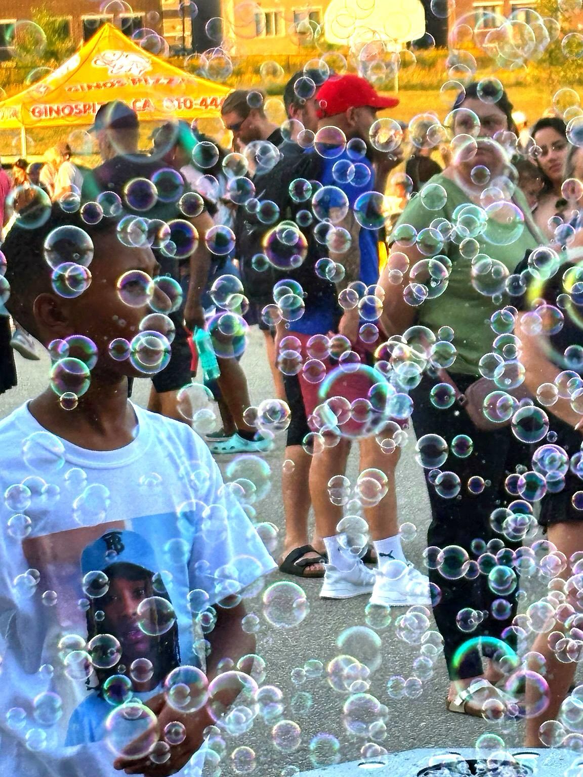 Tons of bubbly fun at @stth.ces last night…kids were dancing to the jams and jumping in the bubbles…thanks for an amazing event! #ProfessorJamz #MCSparkles #JamSquad #PresswoodEntertainment #DanceAThon #SchoolEvents #WeBringTheFun #OntarioSchools #BubblesAndBeats