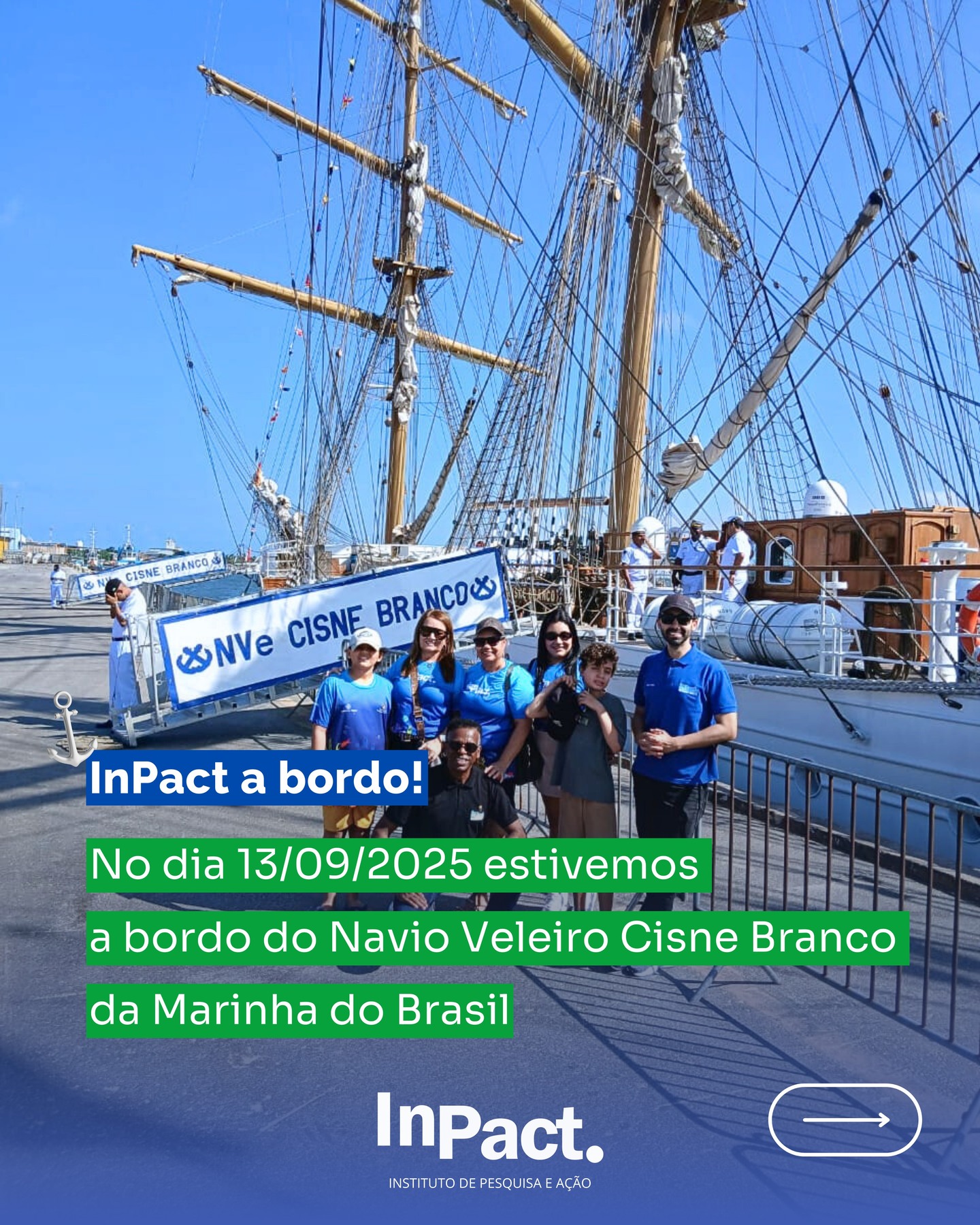 O InPact esteve a bordo do Navio Veleiro Cisne Branco, que retornou à Paraíba após dois anos.
A visita faz parte das comemorações pelos 25 anos de incorporação do Cisne Branco à Marinha do Brasil. O navio realiza escalas em diversos portos do país ao longo de 2025, celebrando o jubileu de prata. Esta será a quarta vez que ele passa pela Paraíba.
Durante a visita, militares da tripulação receberam a nossa equipe e compartilharam informações sobre a rotina marinheira.
O Cisne Branco representa o Brasil em eventos nacionais e internacionais. Além disso, tem papel na formação de marinheiros, preserva tradições navais e promove a cultura oceânica junto à sociedade.
A embarcação possui mais de 2 mil metros quadrados de área vélica, com mais de 25 velas, design inspirado em veleiros do século XIX e diversos símbolos navais preservados ao longo dos anos.
Durante a visita, a equipe registrou detalhes dos espaços internos, das áreas de convívio da tripulação e dos elementos históricos que ajudam a manter vivas as tradições da Marinha.
O InPact agradece o convite da @soamarpb , Capitania dos Portos da Paraíba e @fidelesparaiba