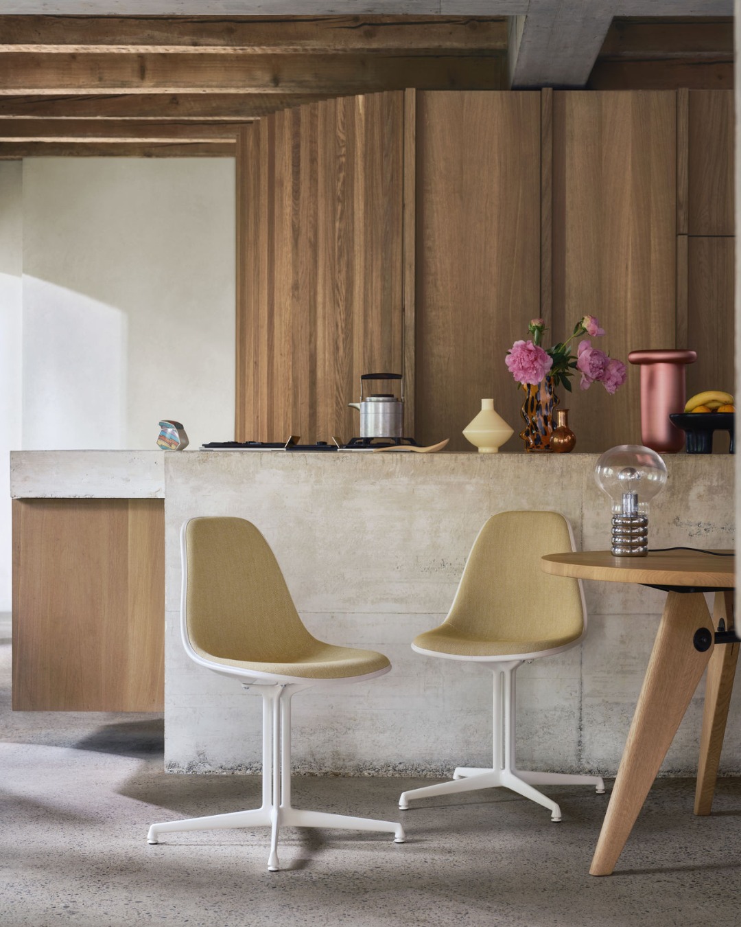 Vitra führt das La Fonda-Untergestell wieder ein,…