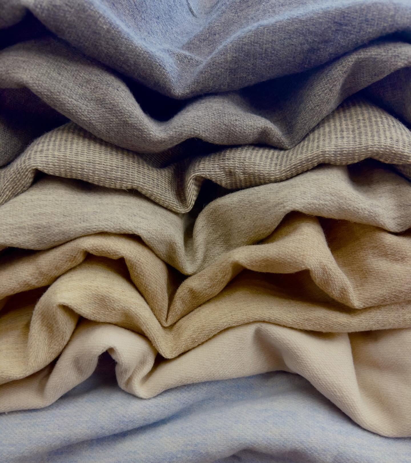 Introducing Kitzbuhel Madras from Christopher Hyland — a soft wool in a timeless palette of 8 colors. Double width makes it ideal for drapery or as a luxurious throw blanket. Shown here in Iced Blue 🤍✨
#andreaontheroad #christopherhyland #textilel