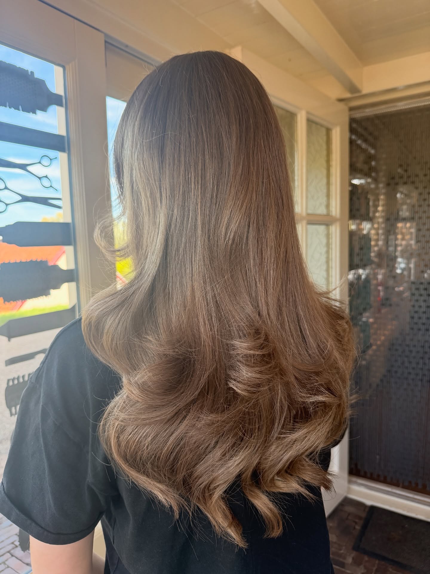 BUTTERFLY HAIRCUT AND LOWLIGHTS🤎🤍
@tessbruggen
#butterflyhaircut #newhair #longhair #brownhair #redken #redkinshadeseq #redkenbenelux