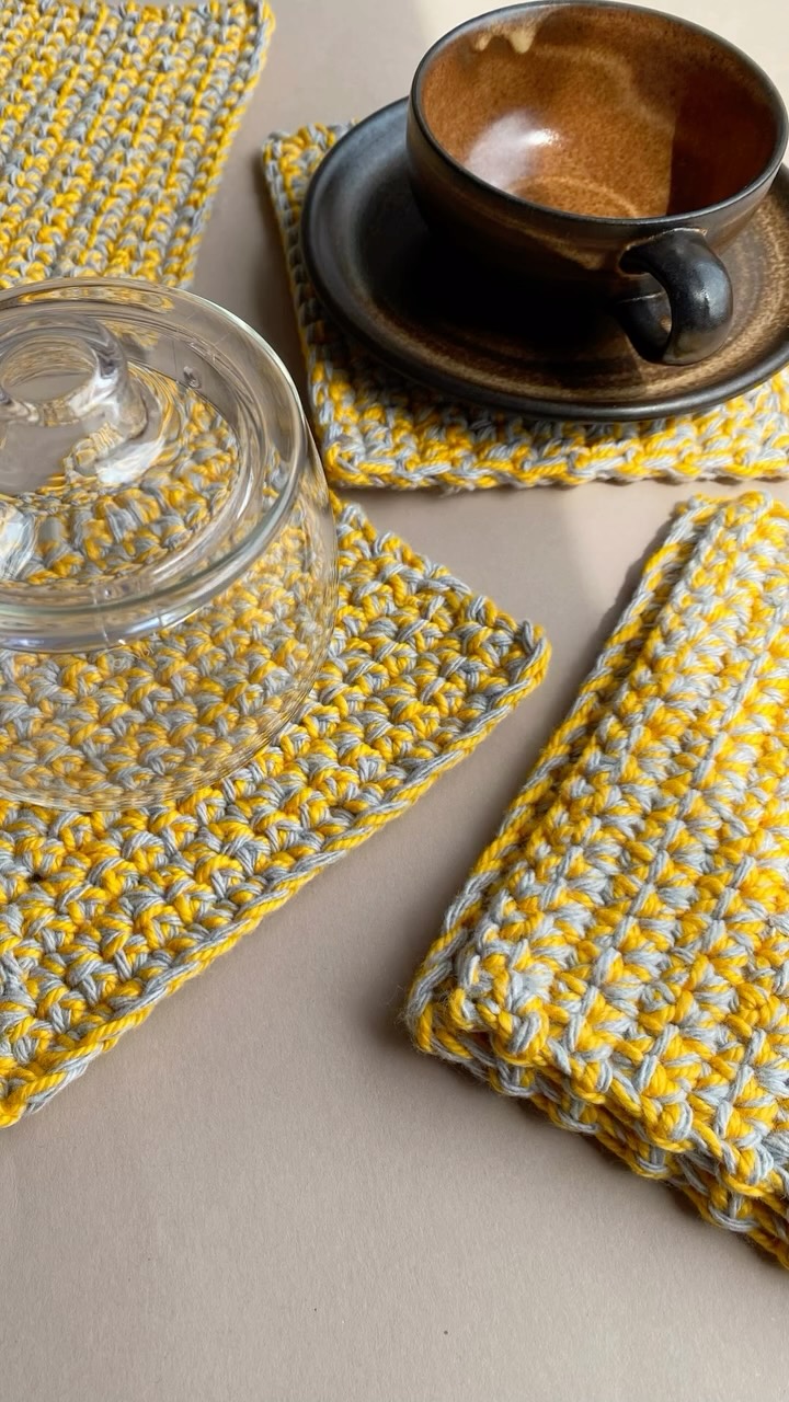 🌿 Nachhaltig kann so schön sein! 🌿
Handgehäkelte Untersetzer aus 100 % recycelter Baumwolle – jedes Stück ein Unikat.
✨ Zero Waste Lifestyle
✨ Stylisch & umweltfreundlich
✨ Perfekt für Teatime und deine Wohlfühlmomente.
#homedecor #interiorinspo #coasterlove #tabledecor #minimalistdecor#handmade #handmadewithlove #handarbeit