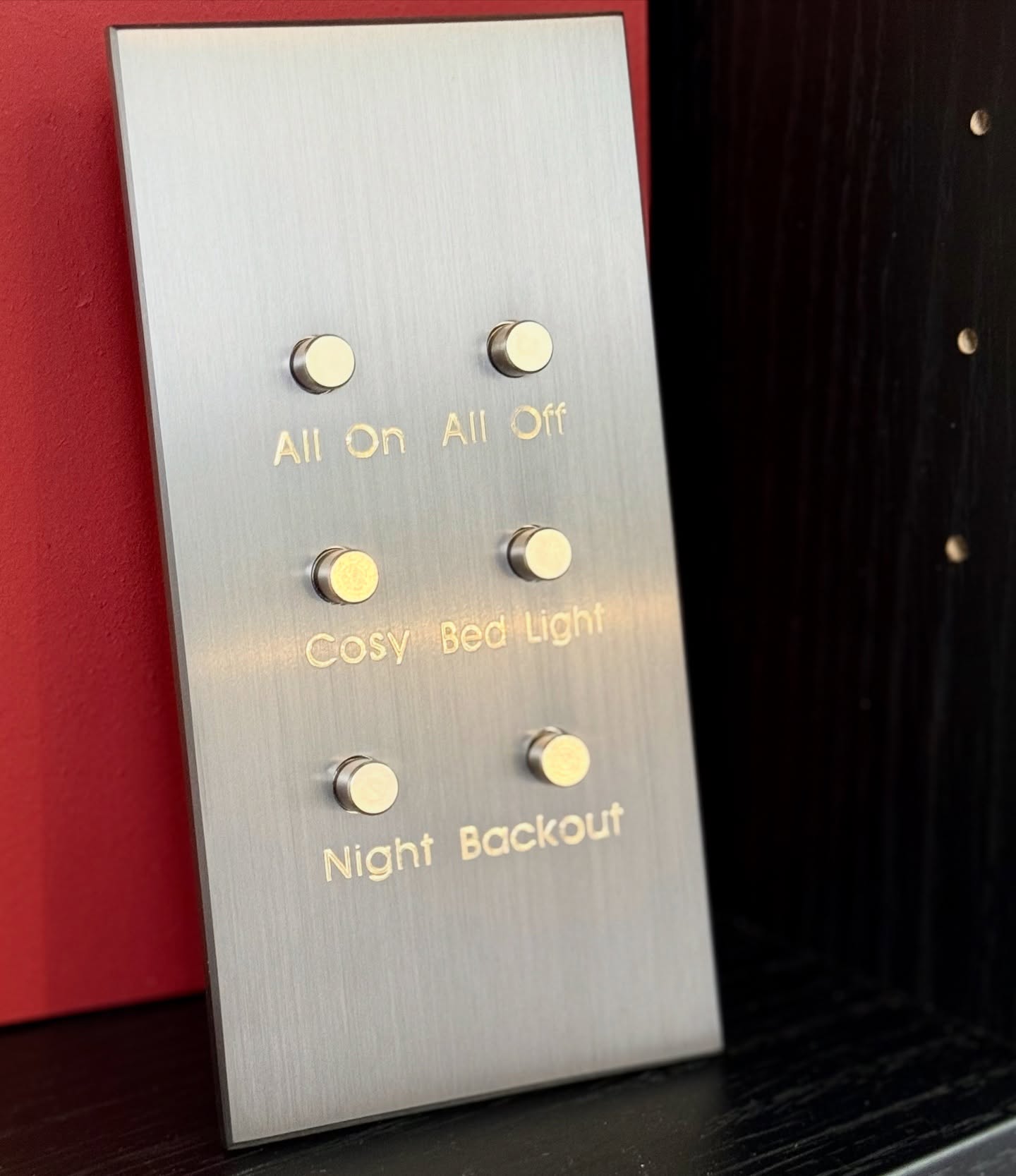 Qui a dit que pratique ne pouvait pas rimer avec esthétique ? ✨
#6ixtes #6ixtesinterrupteurs #interrupteur #ateliersdefrance #savoirfaire #artisanat #artisans #decorationinterieur #decoration #interiordesign #interiordecor #homedecor #design #knowhow #craftmanship #homedesign #faitenfrance #madeinfrance