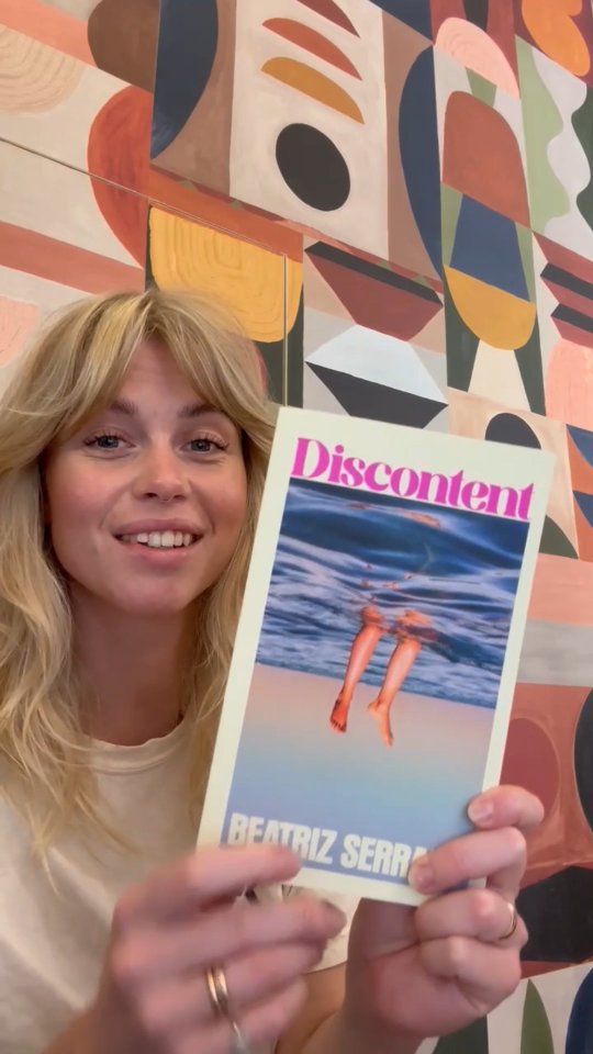 The Backstory team rarely agrees on books — and our varied taste is what makes our selection unique! BUT sometimes, on rare occasion, the staff falls in love with the same story and characters.
The latest example? 'Discontent' by the talented @ohbetinas. And the best part is that she’s coming to visit our shop!!
Join us on October 16th 6PM for a discussion with the author moderated by @donnafreitas.writer
#Bookshop #AuthorEvent #Barcelona #Discontent