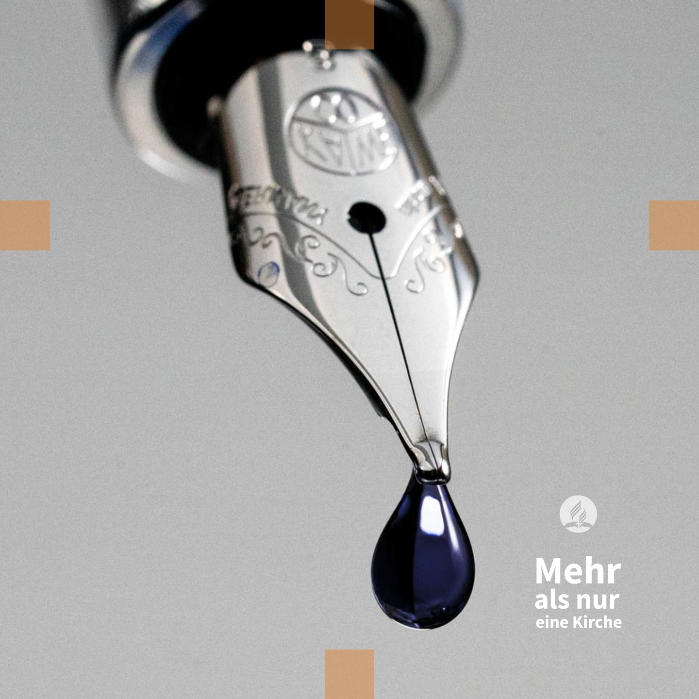 Gottes Brief an uns
Die Erfindung der Schrift war ein Meilenstein in der Geschichte des Menschen.
Ein Text, den ein Mensch aufgeschrieben hatte, konnte von einem anderen Menschen Wort für Wort gelesen werden, selbst wenn dieser andere Mensch Jahrhunderte später lebte. MÜNDLICH konnte man nur von Angesicht zu Angesicht kommunizieren, SCHRIFTLICH aber jenseits räumlicher und zeitlicher Grenzen.
Wenn es nun tatsächlich einen Gott gibt, der sich seinen Geschöpfen offenbart hat, dann war es am Anfang so, dass die Menschen, die um Gott wussten, ihren Familien und Mitmenschen mündlich von diesem Gott erzählten. Allerdings war diese Art der Nachrichtenübermittlung anfällig für Veränderung, Verzerrung, Übertreibung, Mystifizierung – eine Problematik, die sich in der menschlichen Kommunikation schon immer ergeben hat.
Was, wenn nun Gott die Schrift dazu erfinden ließ, dass der Mensch Texte verfassen konnte, die schriftlich fixiert und viel weniger der Veränderung ausgesetzt waren? Die Schrift wurde vor ca. 5000 Jahren im Orient erfunden. Etwa um 2000 v. Chr. entstand das semitische Alphabet. Die frühesten Texte des Alten Testaments wurden etwa 500 Jahre später geschrieben. Die Geschichtsbücher des Alten Testaments sind also jünger als die großen Mythen des Orients
Was wäre, wenn Gott die Genesis, das ERSTE Buch der Bibel, als Gegenstück zu den bereits bekannten Mythen hätte schreiben lassen – so als wollte er sagen:
„Ich zeige euch hiermit, wie es WIRKLICH gewesen ist“?
Wenn es tatsächlich einen Gott gibt,...
Das war ein Auszug aus dem Buch.
Willst du weiter lesen?
Jetzt kostenlos anfordern
https://glaube.adventisten.at/