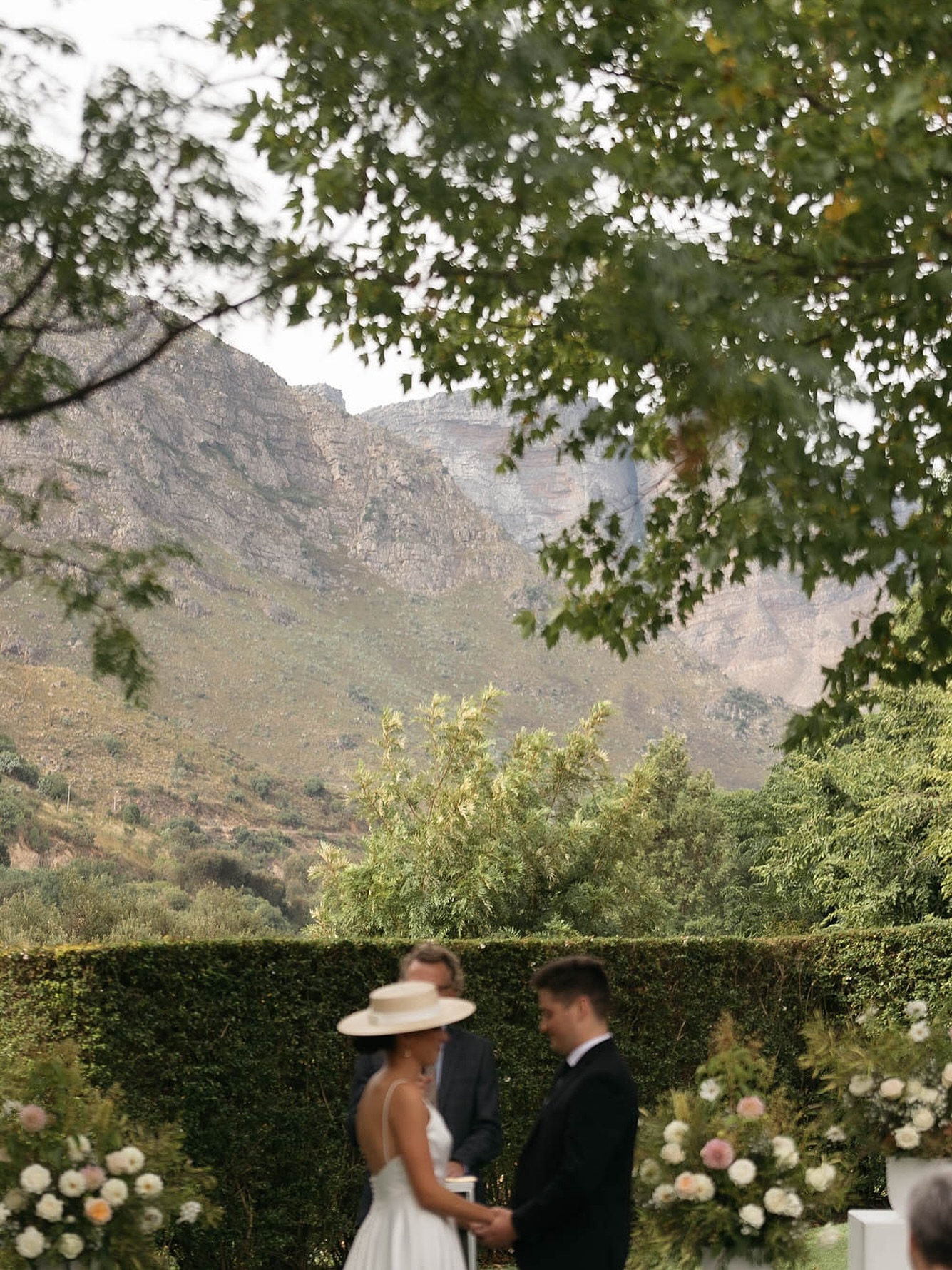 Some old fashioned things like fresh air and sunshine are hard to beat.
LAURA INGALLS WILDER
#oliverock
@olive_rock_venue
@mattcarrphotography
@saweddings
@pinkbooksa_
@bisousevents.sa
@tulbagh