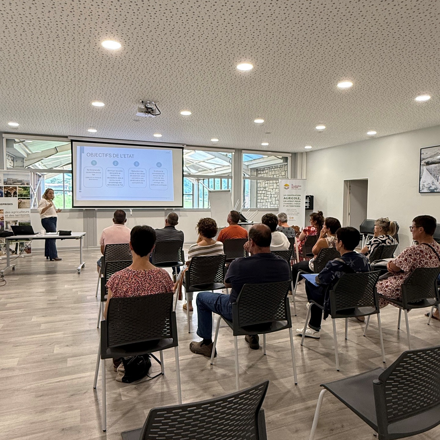 📍 Aujourd’hui à Ispoure, nous avons lancé une nouvelle série des Midis de l’ADER avec une réunion d’information dédiée au Bureau Numérique ADER.
Ce nouvel outil, bien plus qu’une simple plateforme, répond à toutes les exigences de l’État en matière de dématérialisation… et va encore plus loin :
✅ PA intégrée
✅ Coffre-fort sécurisé
✅ Chat avec le consultant
✅ Gestionnaire de mots de passe
✅ Marges, moyennes, connecteurs…
💡 Ce bureau numérique est ce qui nous différencie : une solution complète, pensée pour nos adhérents, avec un accompagnement humain et personnalisé.
🔜 Les Midis de l’ADER continuent la semaine prochaine à Tardets, Orthez et Bayonne.
👉 Venez vous informer, poser vos questions.