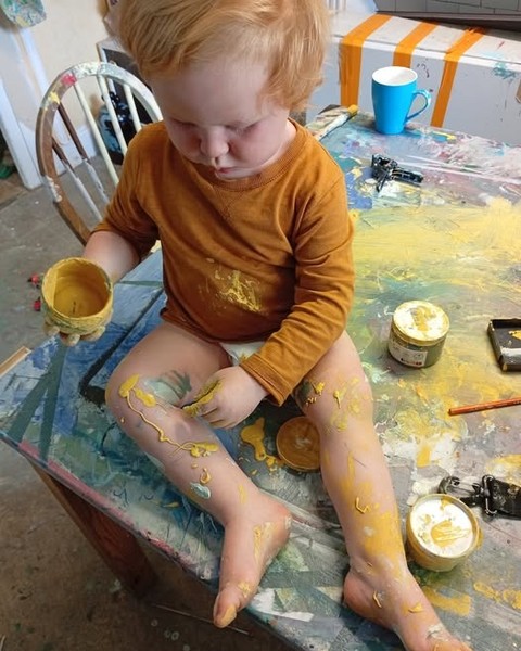 Give me the paint, I'll provide the canvas.
One's body is always considered art, dahling 🤷🏼♀️
It takes 'sorry, excuse the mess in the car - I've got children' line to a whole new level 😩
Which throws up a whole new conundrum; How *do* I get him in the car?? 🤔
The colour is 'French Mustard', just in case you were wondering. The perfect match for red hair 😁
#NordicChic #lehibouchic #Bellac