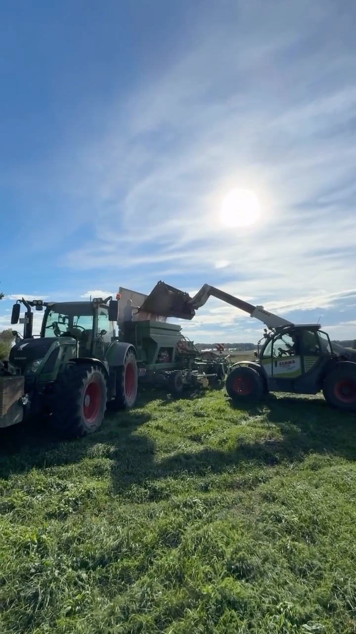Wir beginnen so langsam auf den Feldern zu säen 🌾 #landwirtschaft#feldarbeit#traktorpower