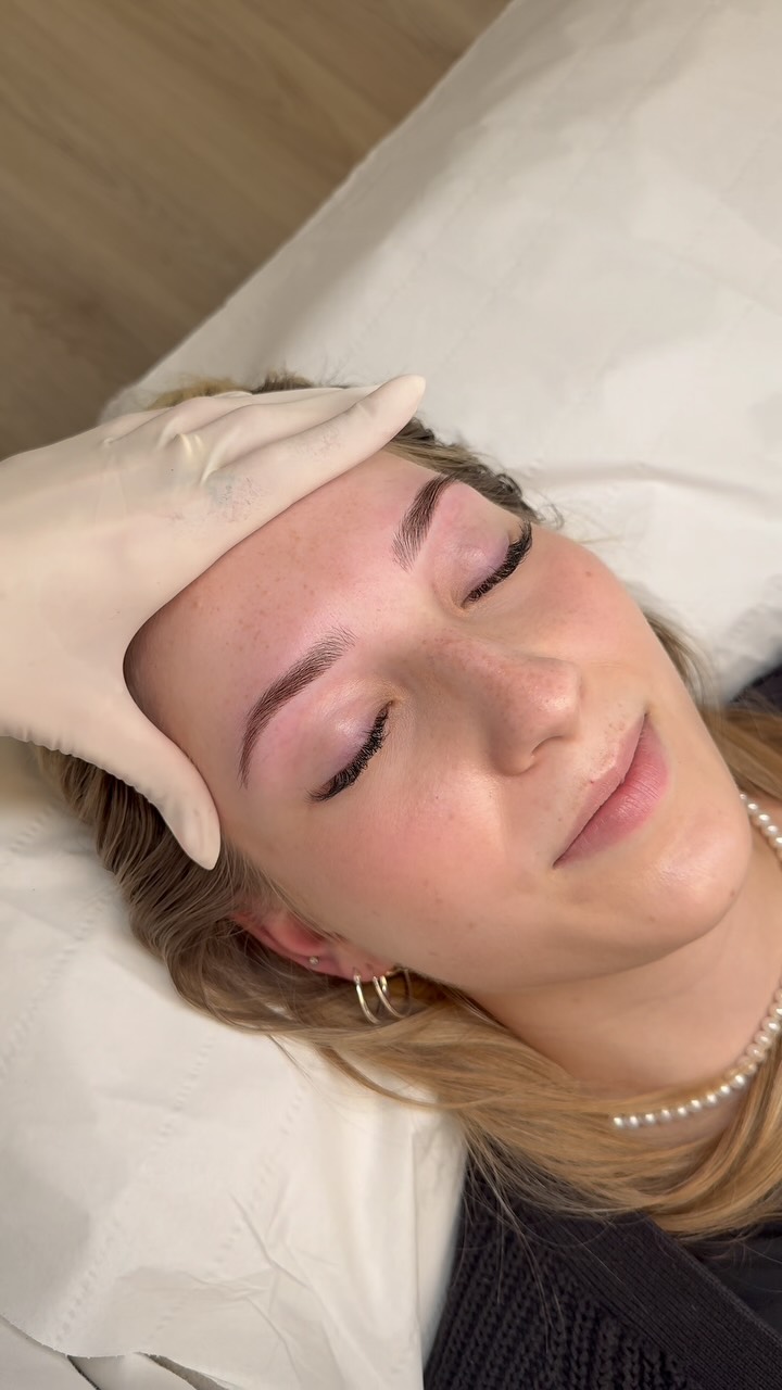 Combobrows von Nehal ❤️❤️
#microblading #ravensburg #permanentmakeup #powderbrows #combobrows #naturalbrows #brows #bodensee #köln #koblenz