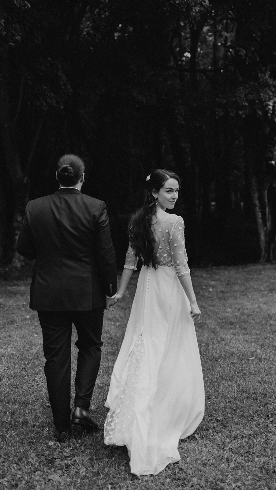 💫 Marine & Miguel ✨
J’ai pas encore finis de vous partager ma saison 2024 et aujourd’hui ce sont ces deux BG que je vous présente.
Un mariage aussi beau que touchant dans un endroit toujours aussi magique @manoirdelamare avec une équipe de prestataires au top: Coucou @marionsnousdanslesbois 👋
Une jolie lumière du soir, de la douceur dans le regard, tout pour un reportage qui fait plaisir à voir!
.
.
.
#photographecaen #mariage #bretagne #mariagebretagne #intimewedding #ilovemyjob