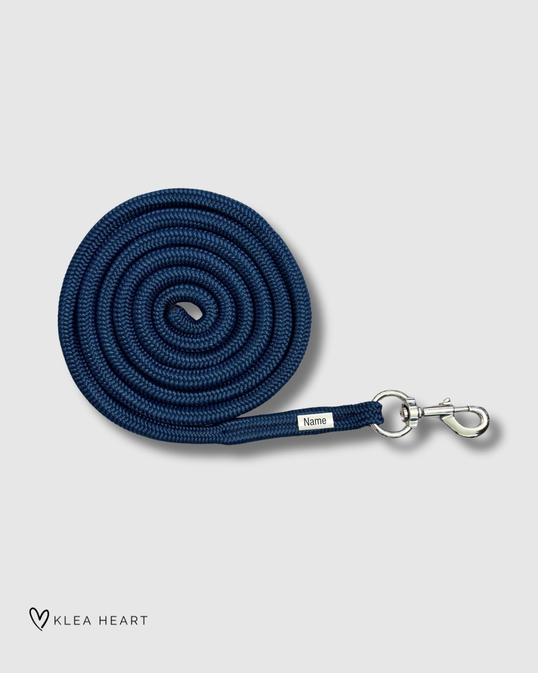Exclusive KLEA Heart Lead Rope ✨ Quality, design & individuality combined: made from durable material with elegant fittings — practical for everyday use and a true eye-catcher. 🤍🐎
✨ The special touch: with your personal laser engraving, each lead rope becomes a unique piece just for you and your horse.
Length: 3 m – perfect for leading, training, and daily stable life.
#KLEAHeart #PersonalizedLeadRope #EquestrianStyle #CustomMade
