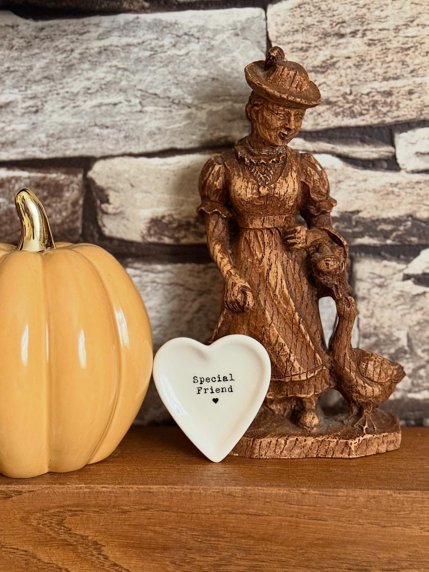 Sometimes it’s the little things that say the most 💌
This tiny heart dish is a sweet reminder of those “special friends” who brighten our days, the ones who check in, send memes, or just make life that bit warmer. ✨
If you were to gift this to someone, who instantly comes to mind? Tag them below to let them know they’re special ❤️
#specialfriend #thoughtfulgifts #smallactsbiglove #friendshipgoals #secretgiftguru