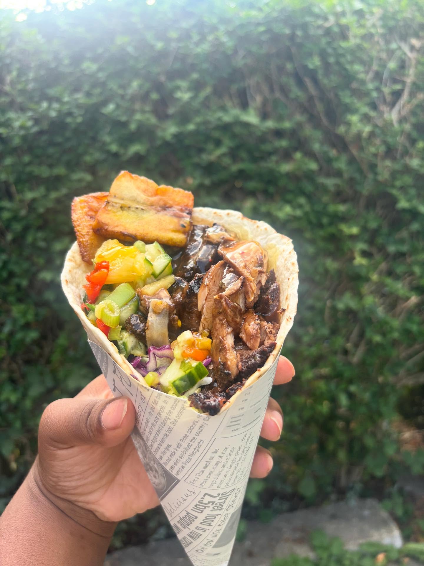 Wrap full a vibes, spice full a life 🌶️😎
#streetfood #jamaicanfood #jamaicanstreetfood #foodforyoursoul #carribeanlife #goodvibe