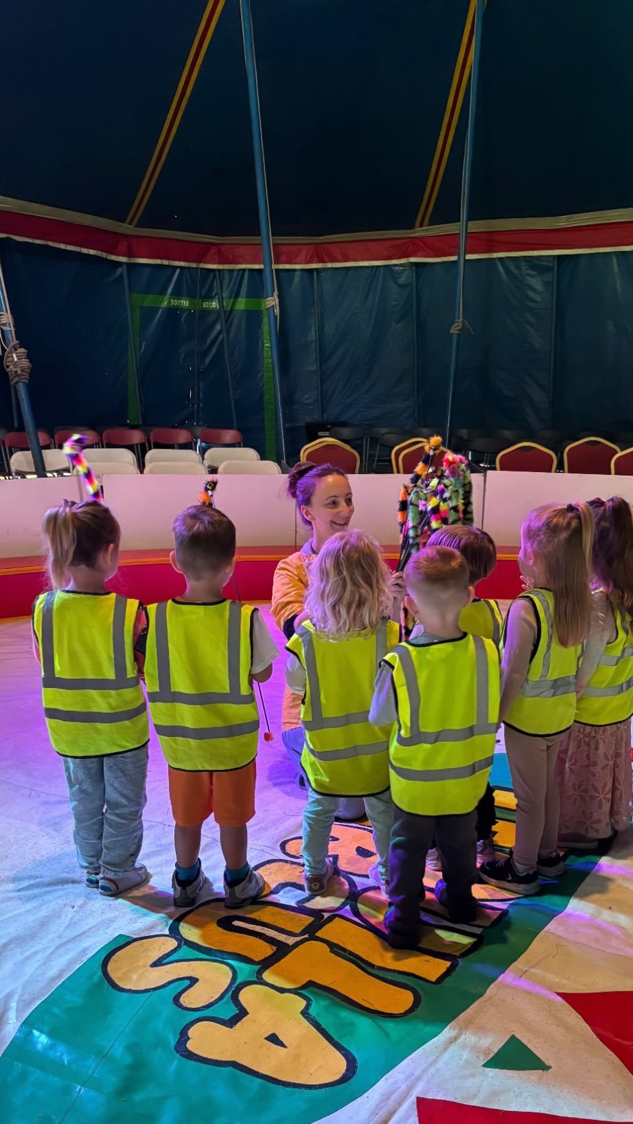We had the cutest visit from @nurseryblossomsday yesterday! What a joy it was to meet you all and give a behind the scenes peek at @tequilacircus 🤩
Tequila Circus is here in Wimborne at the Wimborne Showground until Sunday 21st September. Have you seen the show yet? 👀
Tickets are available onsite or online at tequilacircus.com ✨ Don’t miss us before we go!