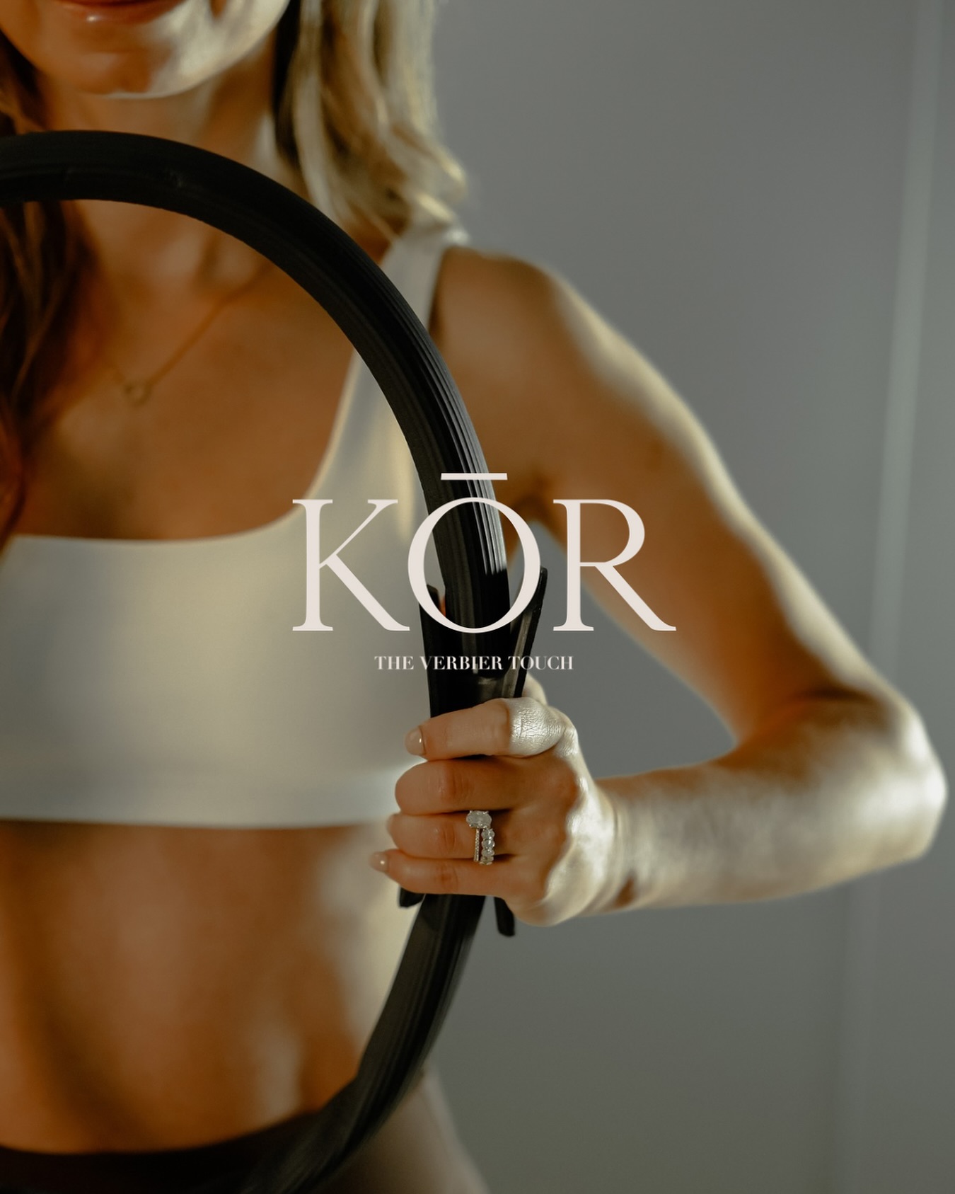 Welcome to KŌR ✨
We believe movement is the foundation of longevity. Guided by physiotherapists, every reformer session is built on precision. With posture, alignment, and control refined to perfection.
The result is not just how you move today, but how you’ll move for life.
We can’t wait to start this journey with you ❤️
Bienvenue chez KŌR ✨
Nous croyons que le mouvement est la base de la longévité. Sous la supervision de physiothérapeutes, chaque séance de reformer est conçue avec précision. La posture, l’alignement et le contrôle sont perfectionnés à l’extrême.
Le résultat ne se limite pas à la façon dont vous bougez aujourd’hui, mais à la façon dont vous bougerez toute votre vie.
Nous sommes impatients de commencer cette aventure avec vous ❤️
#verbier #verbierpilates #reformerpilates #pilatesstudio