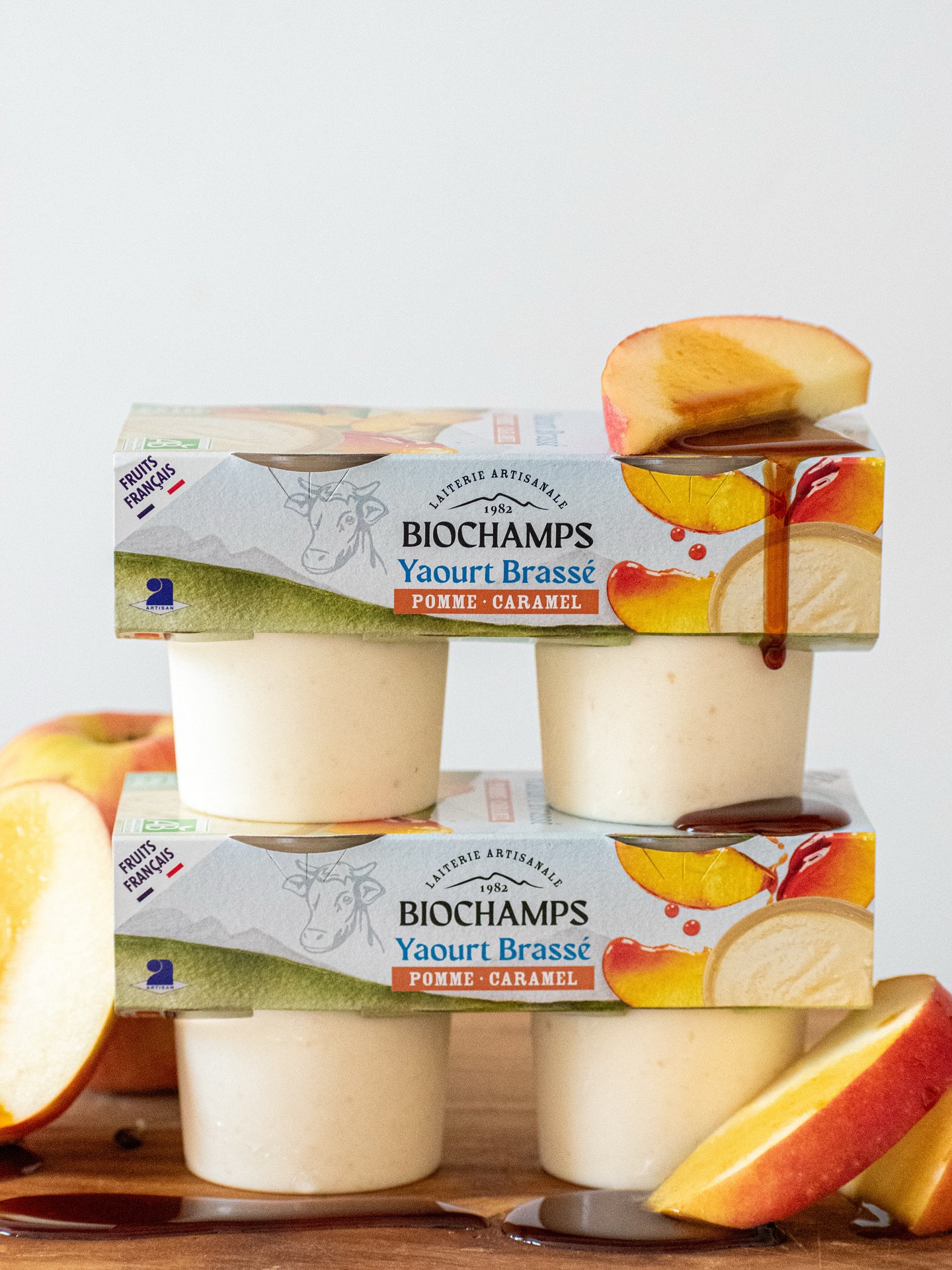 Une cuillère… et c’est tout l’automne qui fond en bouche 🍂✨
Nos nouveaux yaourts pomme & caramel marient la fraîcheur fruitée des pommes bio à la tendresse d’un caramel délicatement doré.
Une gourmandise simple, réconfortante et 100% artisanale, née de notre laiterie bio.
À savourer lentement, comme un petit moment de douceur… 🥄🧡
Retrouvez nos desserts au magasin bio 😉
#biochampslaiterie #biochamps #laiterie #laiteriebio #saveursdautomne #automne #pommecaramel #yaourt #yaourtbio