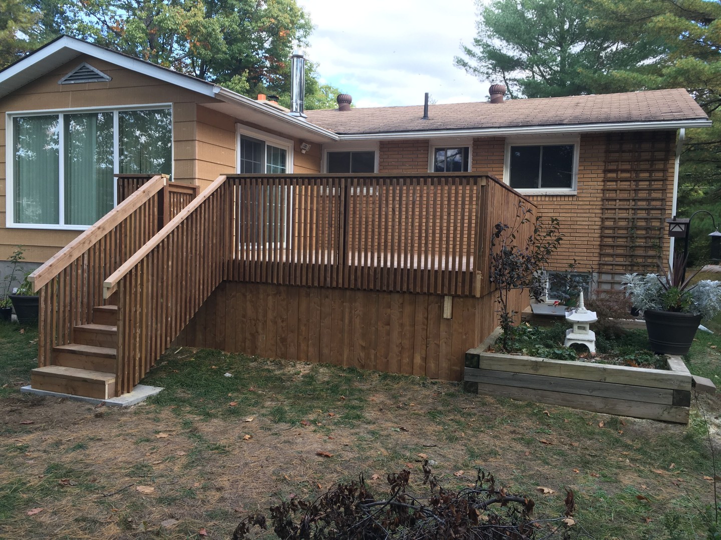 Big, open and blends right in.
Nothing over the top - just clean lines and a natural look that works with the yard 🍃📐