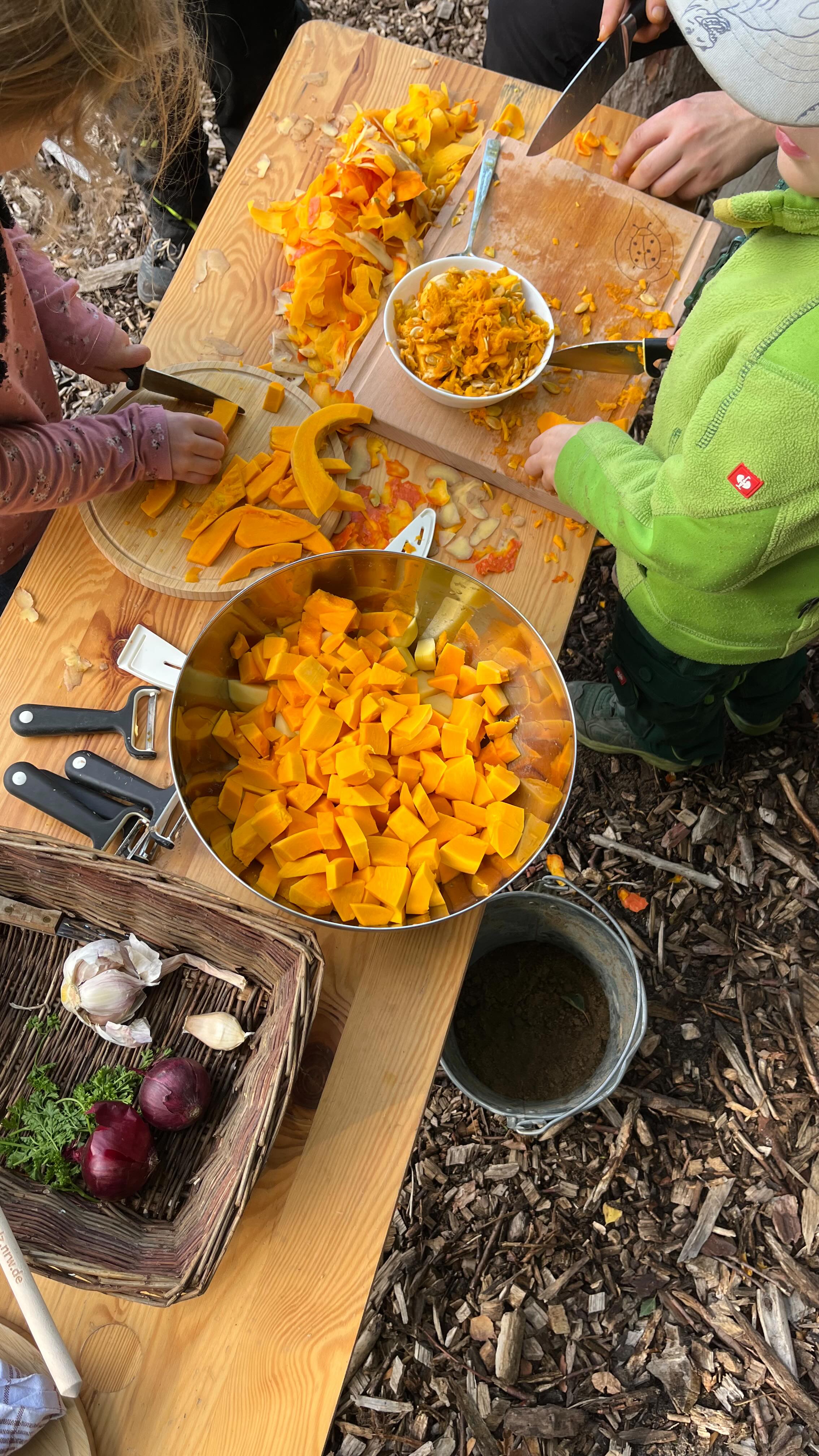 Kochen mit den Waldkindern 🥰
#kochenmachtglücklich #kochenmitkindern #herbst #kinder #kita #kindergarten #waldkindergarten #vlotho