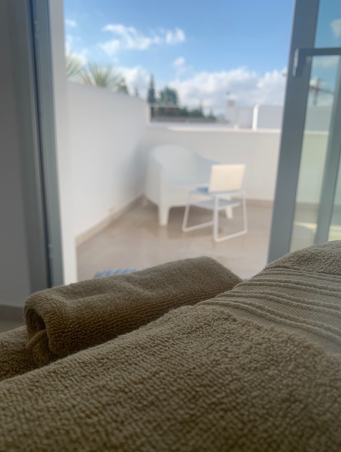 Perfect place for some morning emails 💕