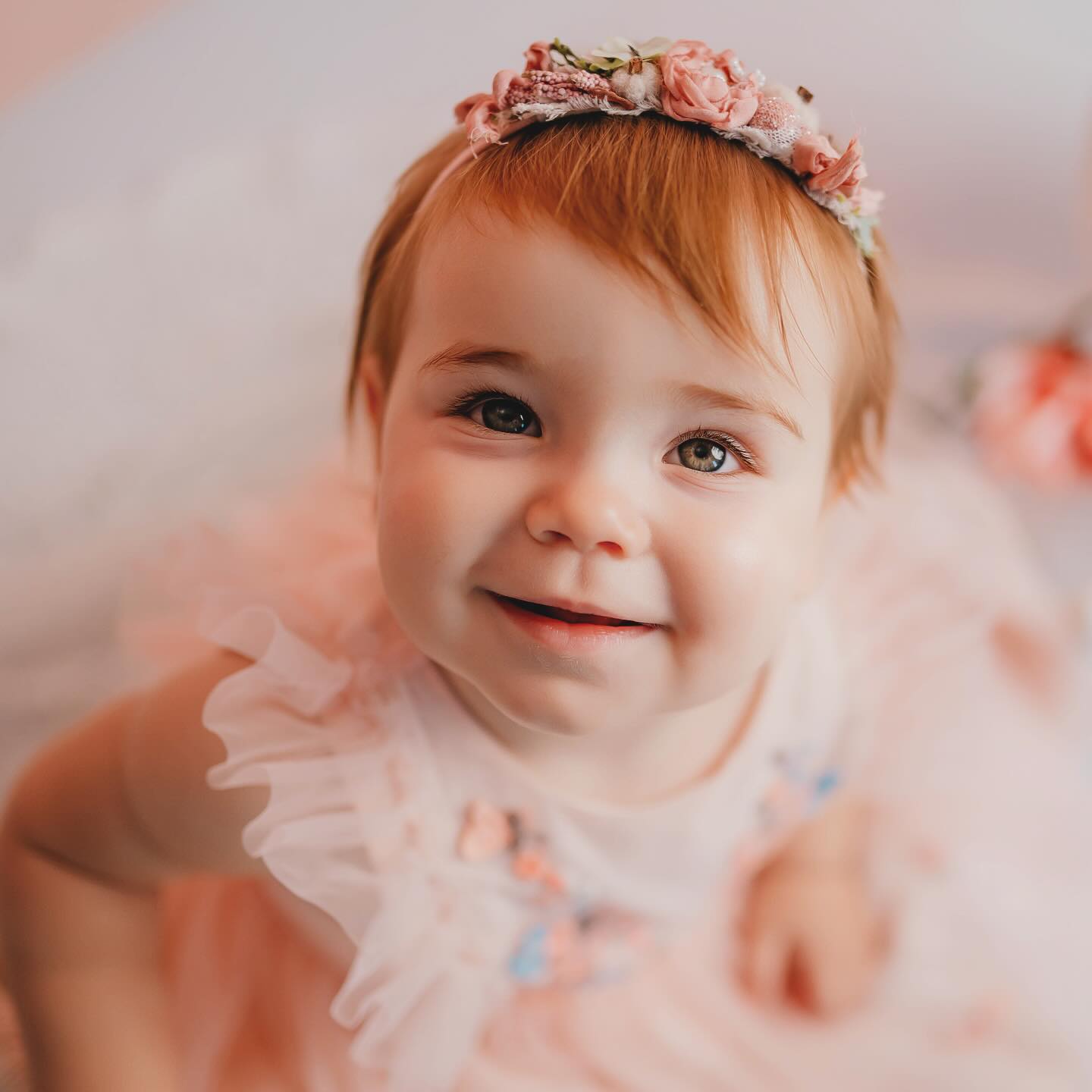 Had so much fun capturing her first birthday — smiles, squishy cheeks, and the sweetest moments with her proud parents. These milestone moments are the best to photograph! 💛🧡🤍.
.
,
Newborn & Maternity and Family Photographer in Zürich area | Ksenia Photography
.
.
Neugeborenen-, Schwangerschafts- und Familienfotografin im Raum Zürich | Ksenia Photography
.
.
.
.
.
#cakesmashphotography #babyphotoshoot #babyphoto #1stbirthday #zürich #zurichphotographer #botanicalgardenzurich #kidsphotoshooting #letthemexplore #thesugarjar #pixelkids #candid #erstegeburtstag #geburtstag #babyfotoshoot #babyfoto