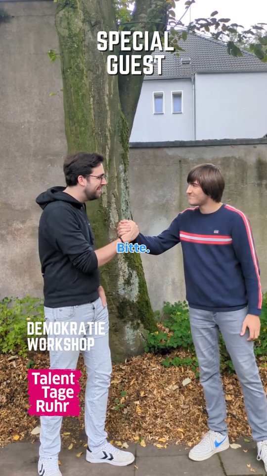 Heute mit Michi als Demokratietrainer!
Michi war selber bei drei Demokratie-Workshops mit mir dabei. Er ist unglaublich engagiert und setzt sich für die Werte des Grundgesetz ein. Als er dann fragte, ob er mich in Gelsenkirchen unterstützen kann, war die Antwort sofort klar.
Danke dir Michi für deine Unterstützung. Ich freue mich auf das nächste Mal.
#talentmetropoleruhr #demokratischhandeln