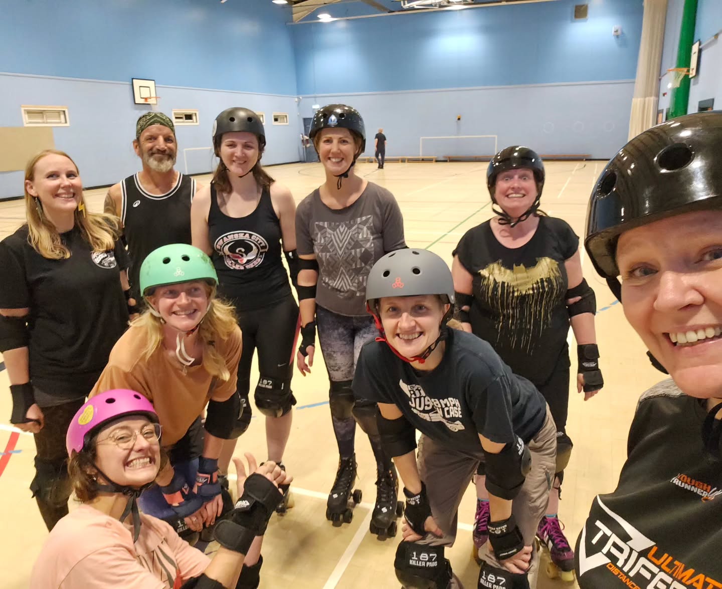 Ah, it's good to be back!
Tonight was a team relay session. The slick and dirty hall floor made for some interesting knee slides, but that didn't stop this little lot from throwing themselves around!
Laughs and possibly some cheating went on, but I think we all got a little sweat on and enjoyed being back on 8 wheels.
Join us next week for fun and games on skates! Www.skatefitness.co.uk to book your slot.
I love Thursdays ❤️
#skatefitness #fitnesscanbefun #swansea #sweatyeyebrows #cardio #endurance #ilovethursdays #literallydead #skating #skillsAndAgility