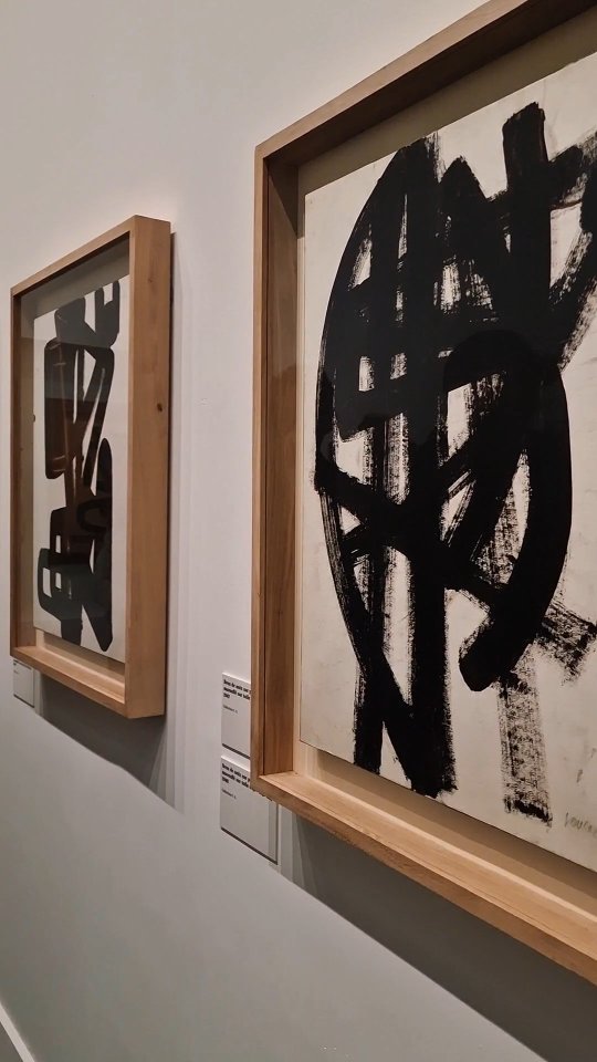 ✨️ "Soulages, une autre lumière" à découvrir au @museeduluxembourg...
#cmartetculture #artmoderne #pierresoulages #museeduluxembourg