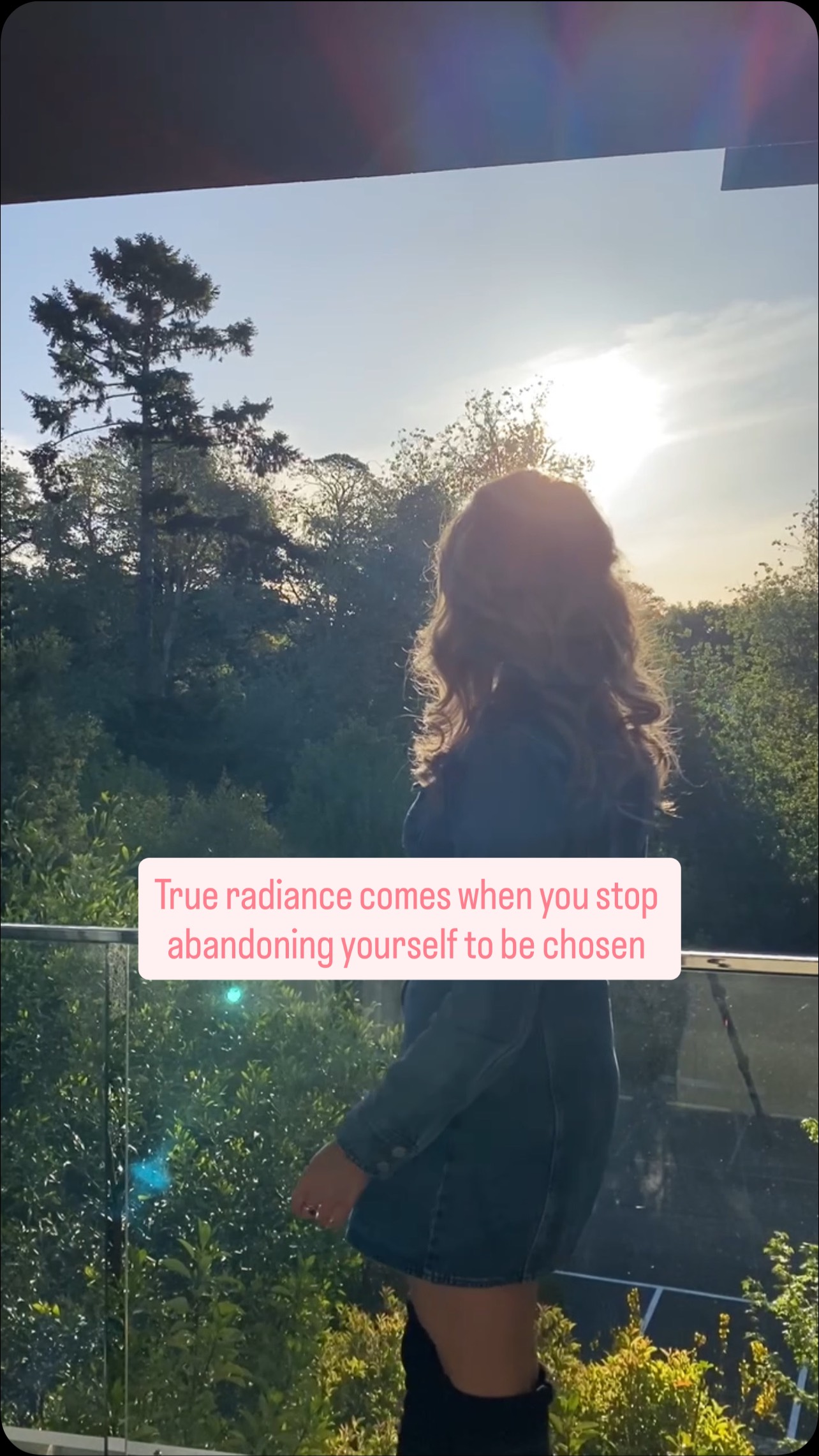 True radiance comes when you stop abandoning yourself to be chosen.
People pleasing, perfectionism, and trauma bonds lose their grip when you root back into your body and nervous system regulation.
Somatic therapy and shadow work help you release fear and step into authentic embodiment, and that’s what makes you magnetic.
Have you noticed how your energy shifts when you move from truth instead of fear? DM me if this resonates.